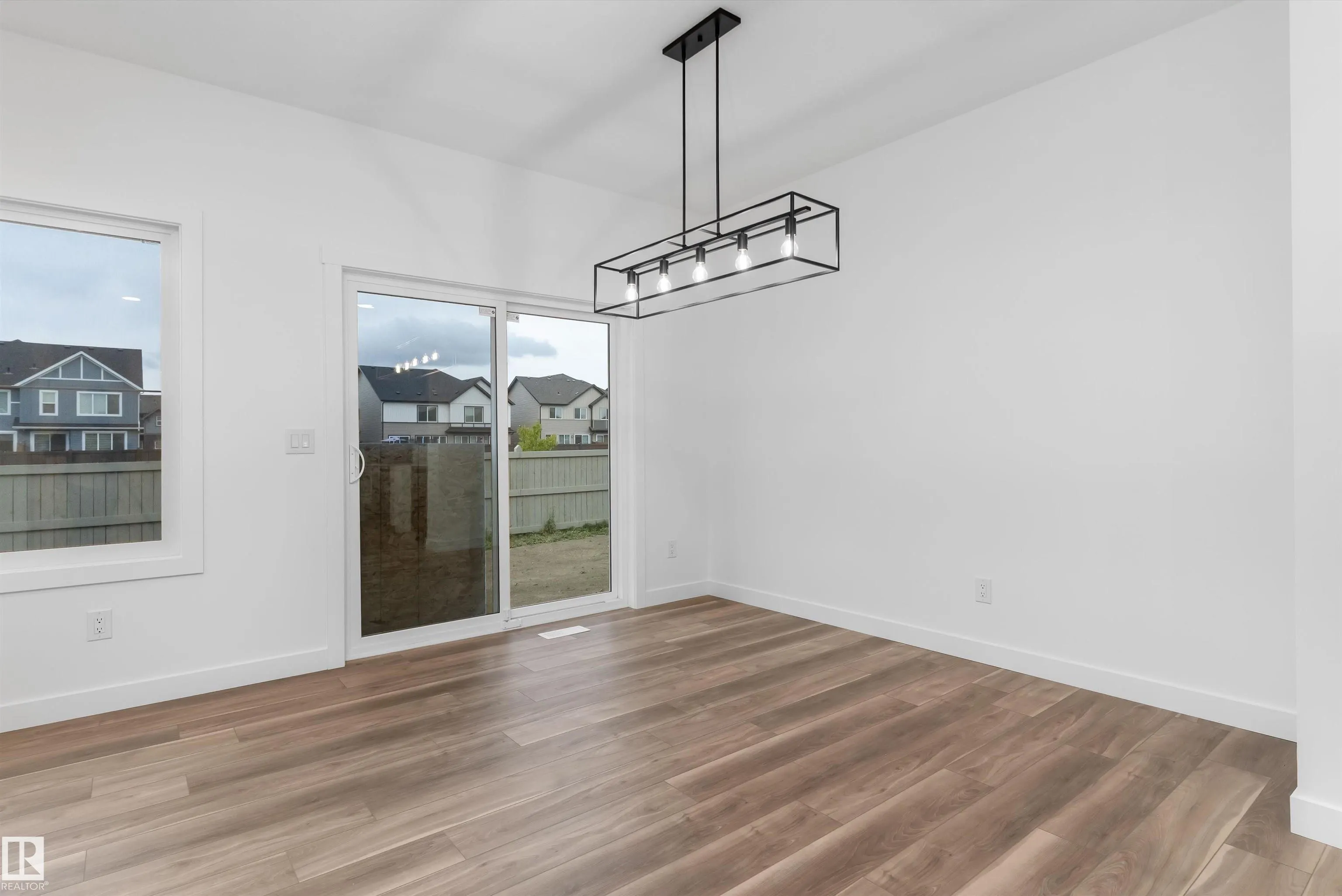 1062 CRISTALL Crescent
