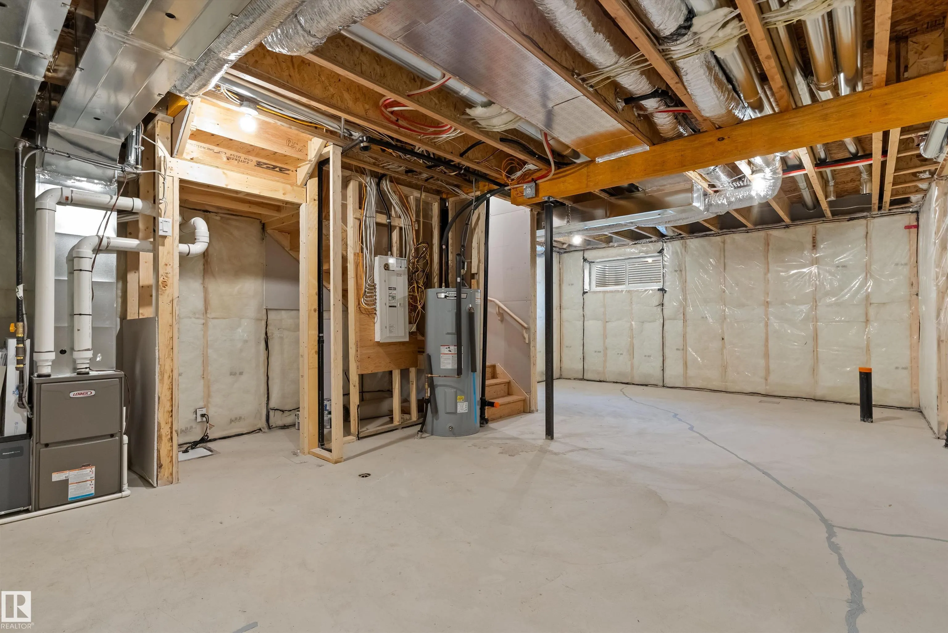 1062 CRISTALL Crescent
