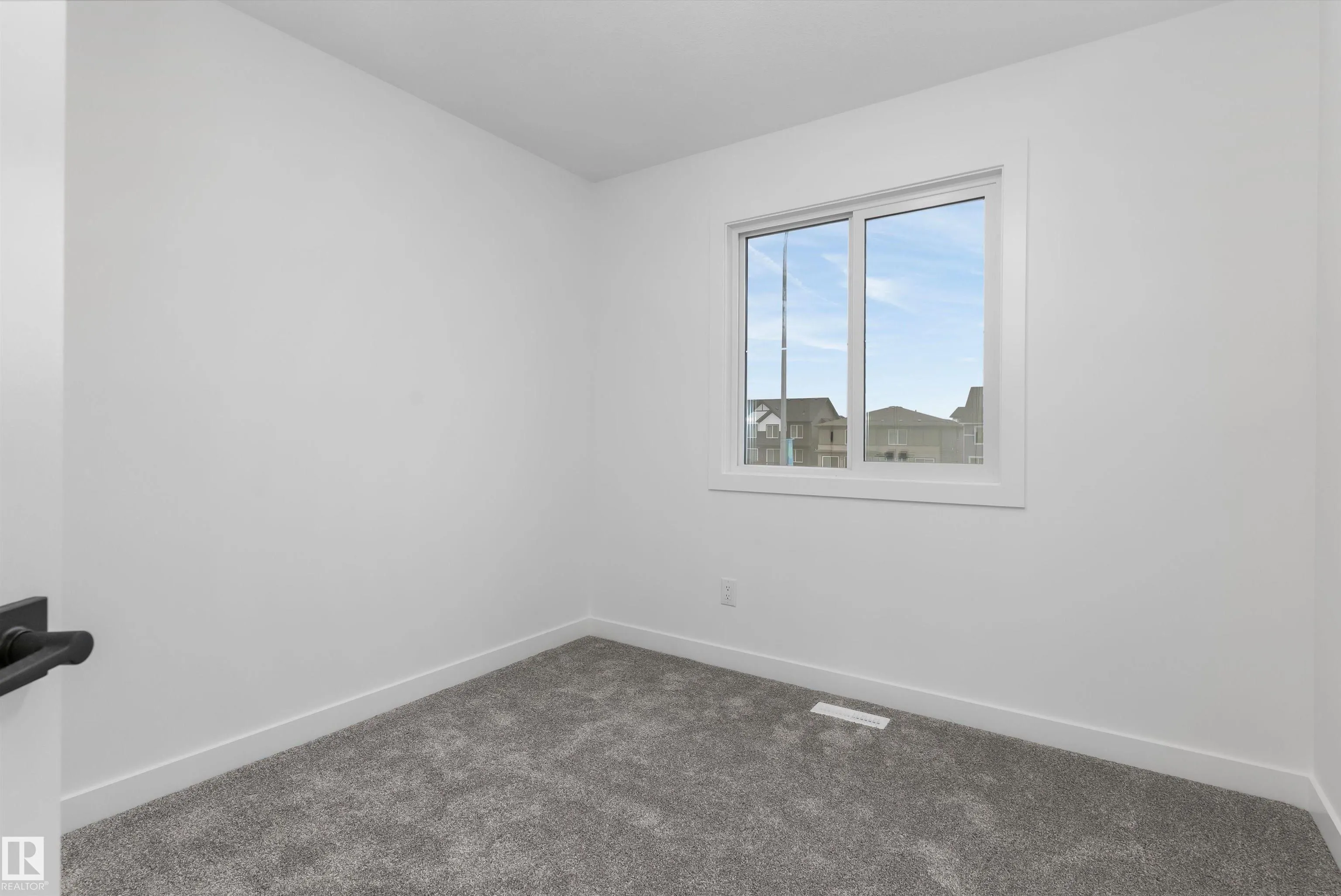 1062 CRISTALL Crescent