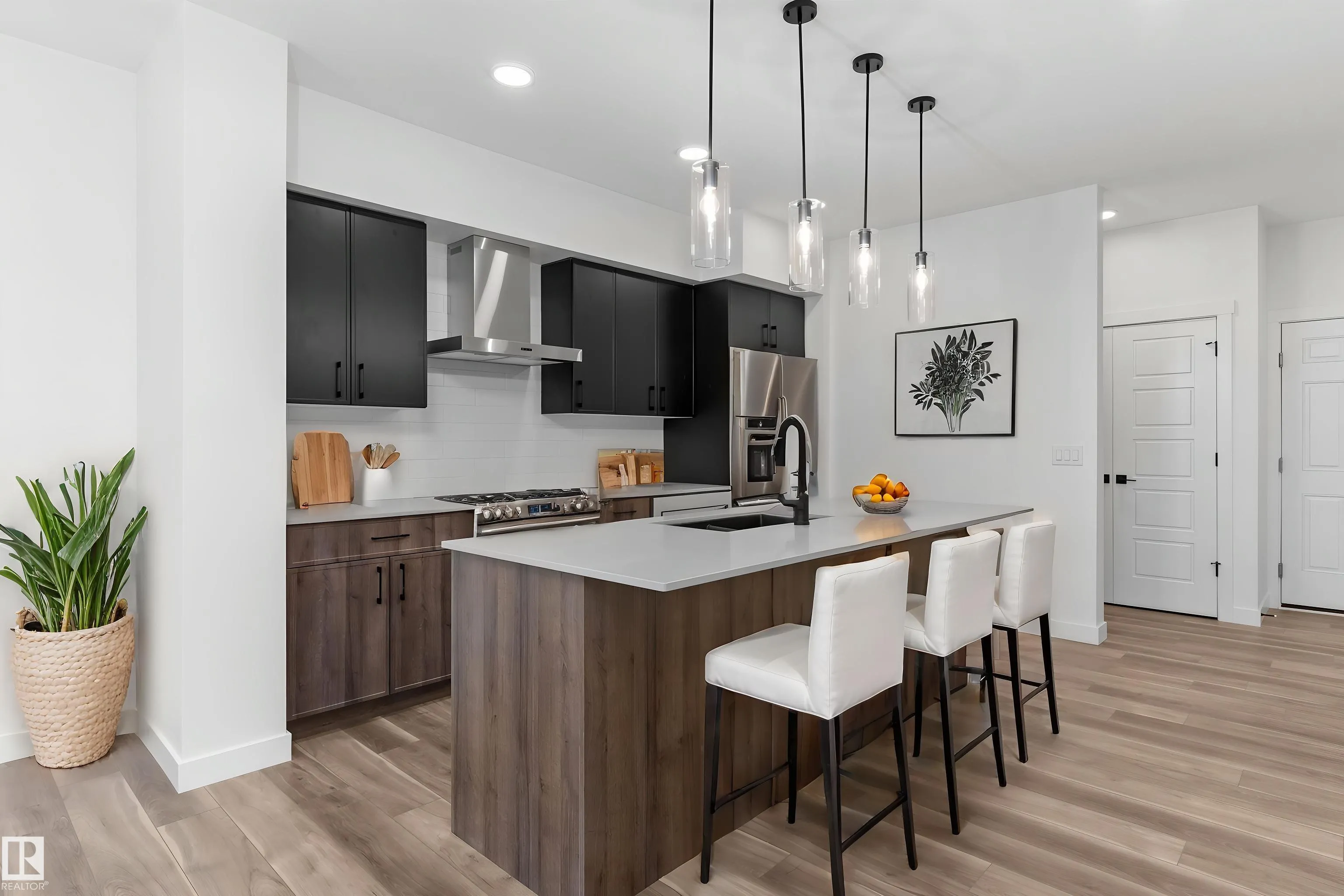 1062 CRISTALL Crescent
