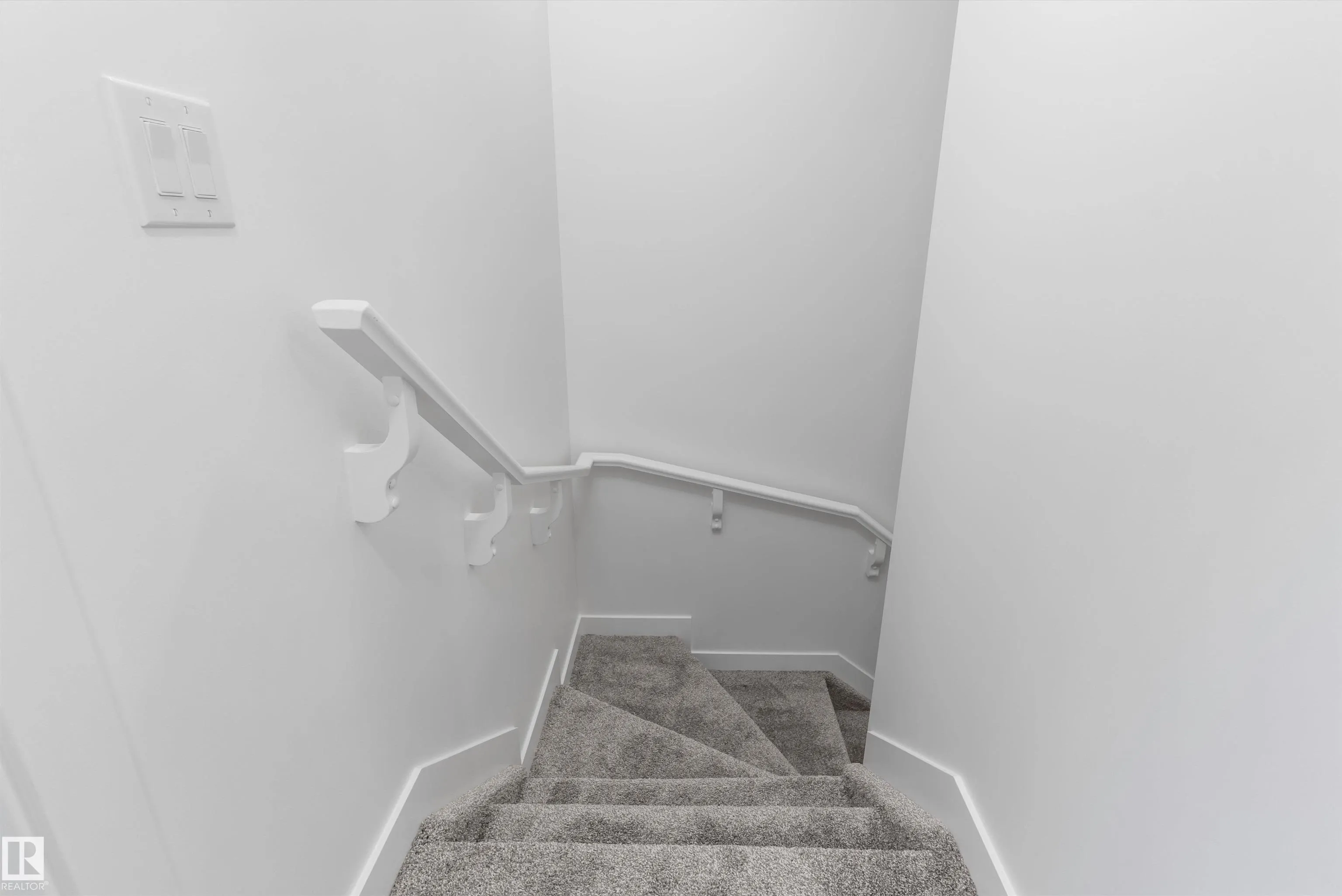 1062 CRISTALL Crescent