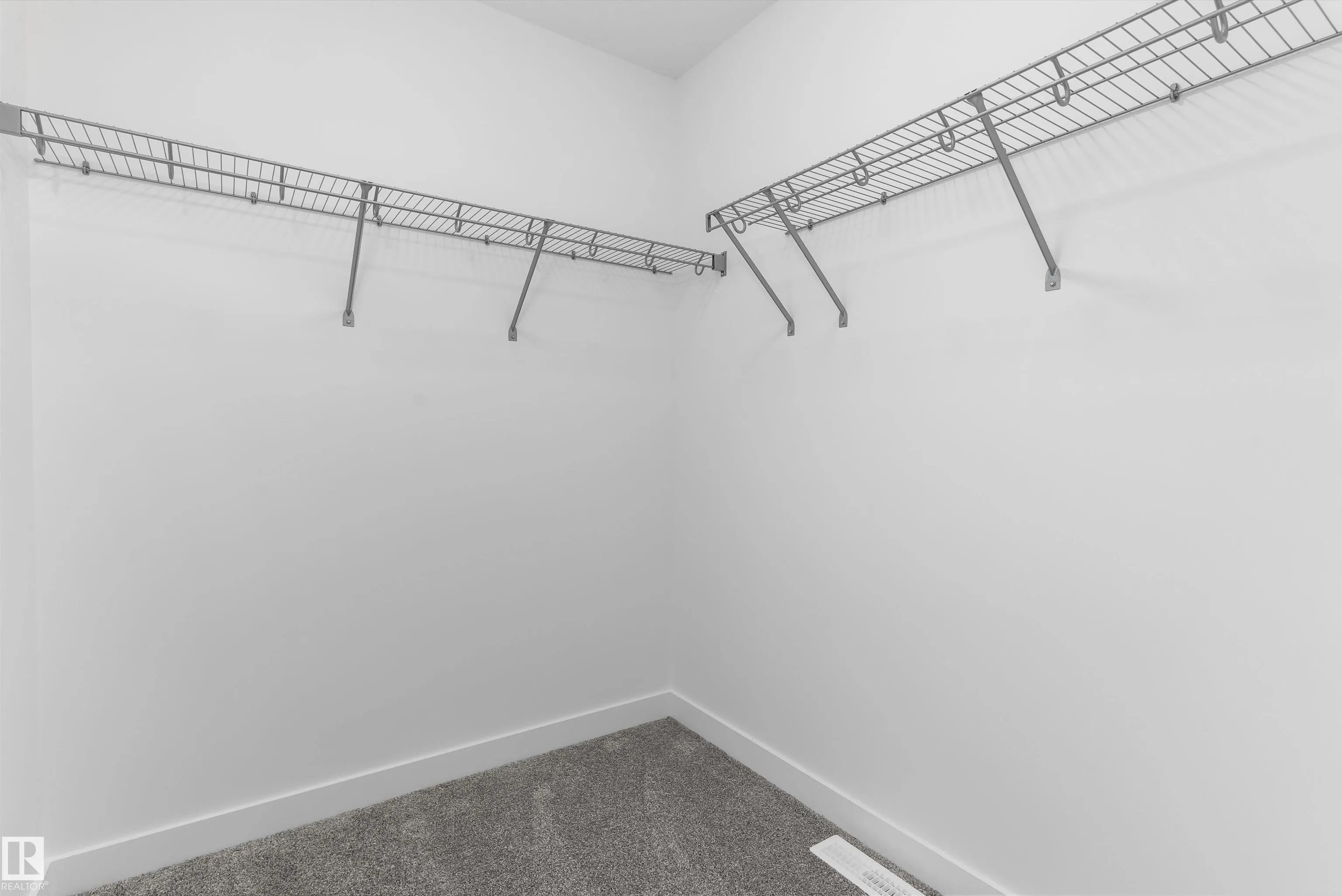 1062 CRISTALL Crescent