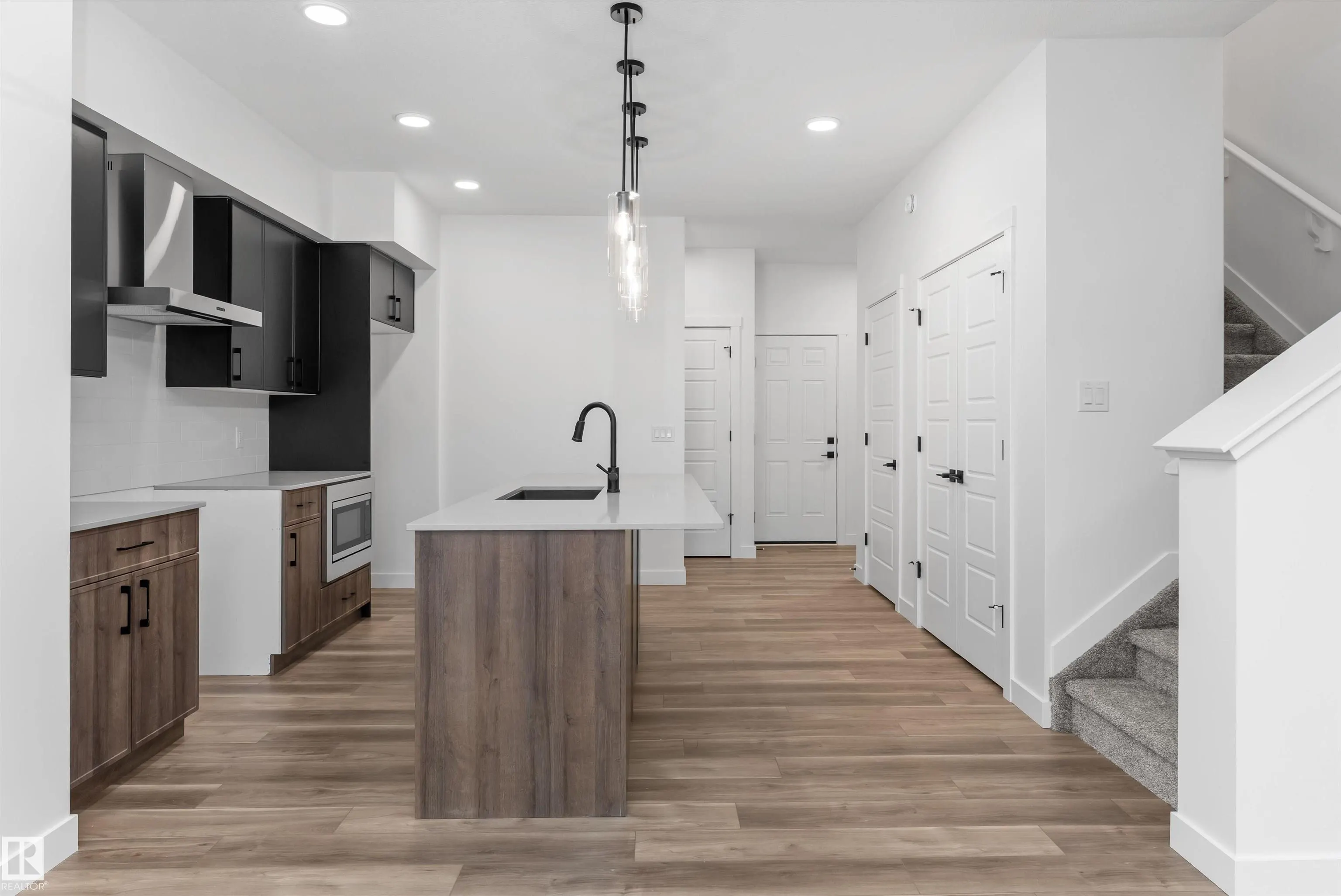 1062 CRISTALL Crescent
