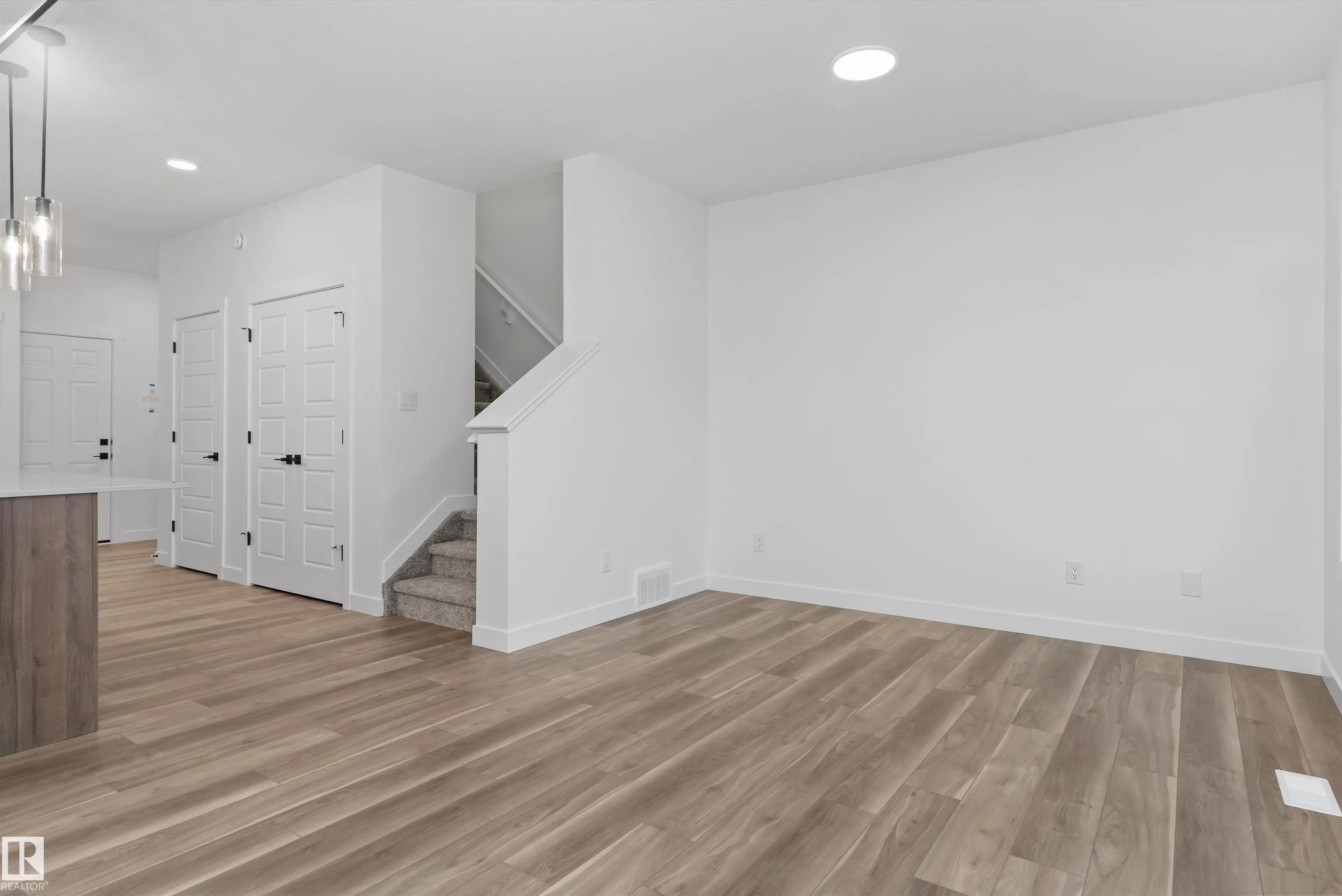 1062 CRISTALL Crescent