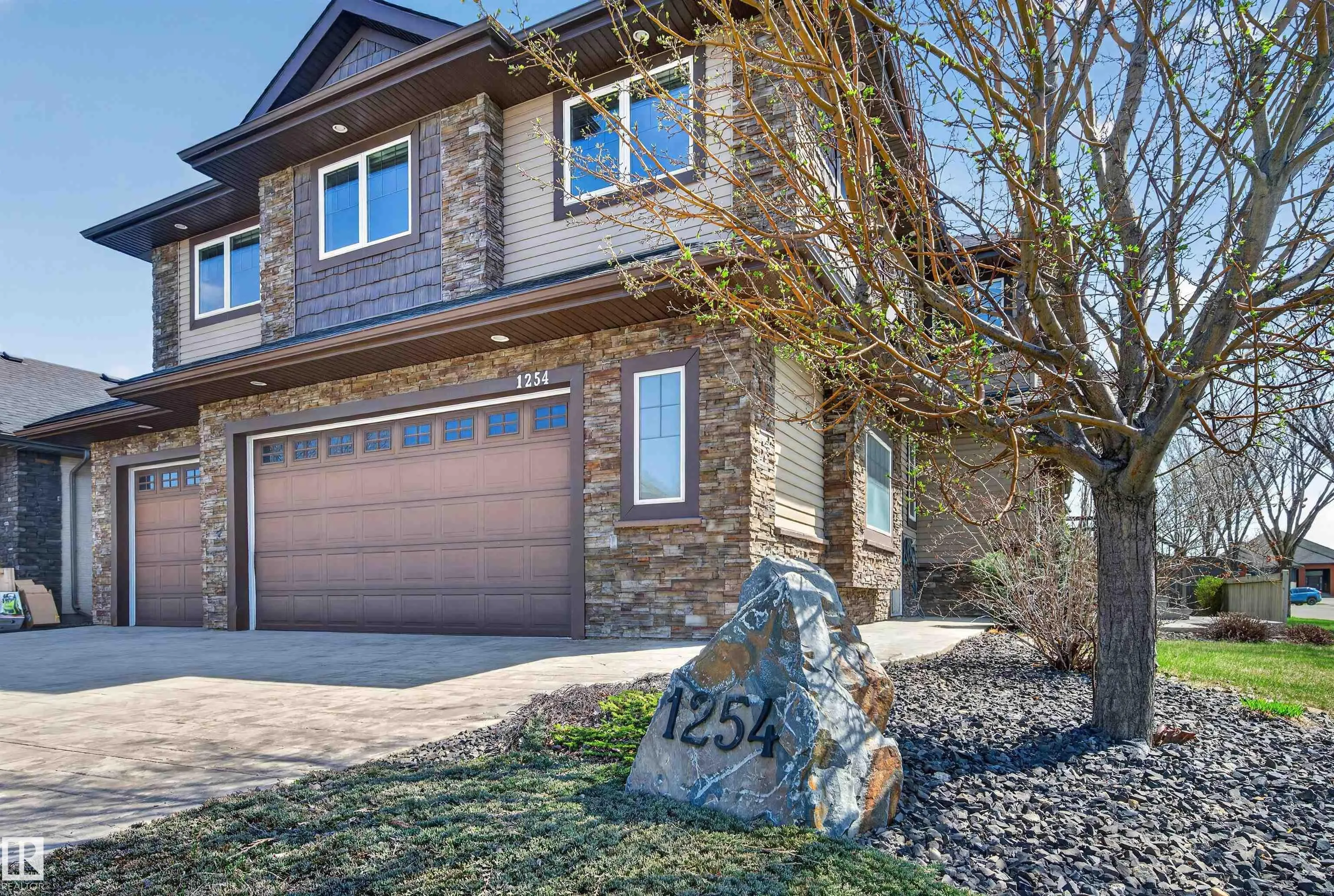 1254 ADAMSON Drive