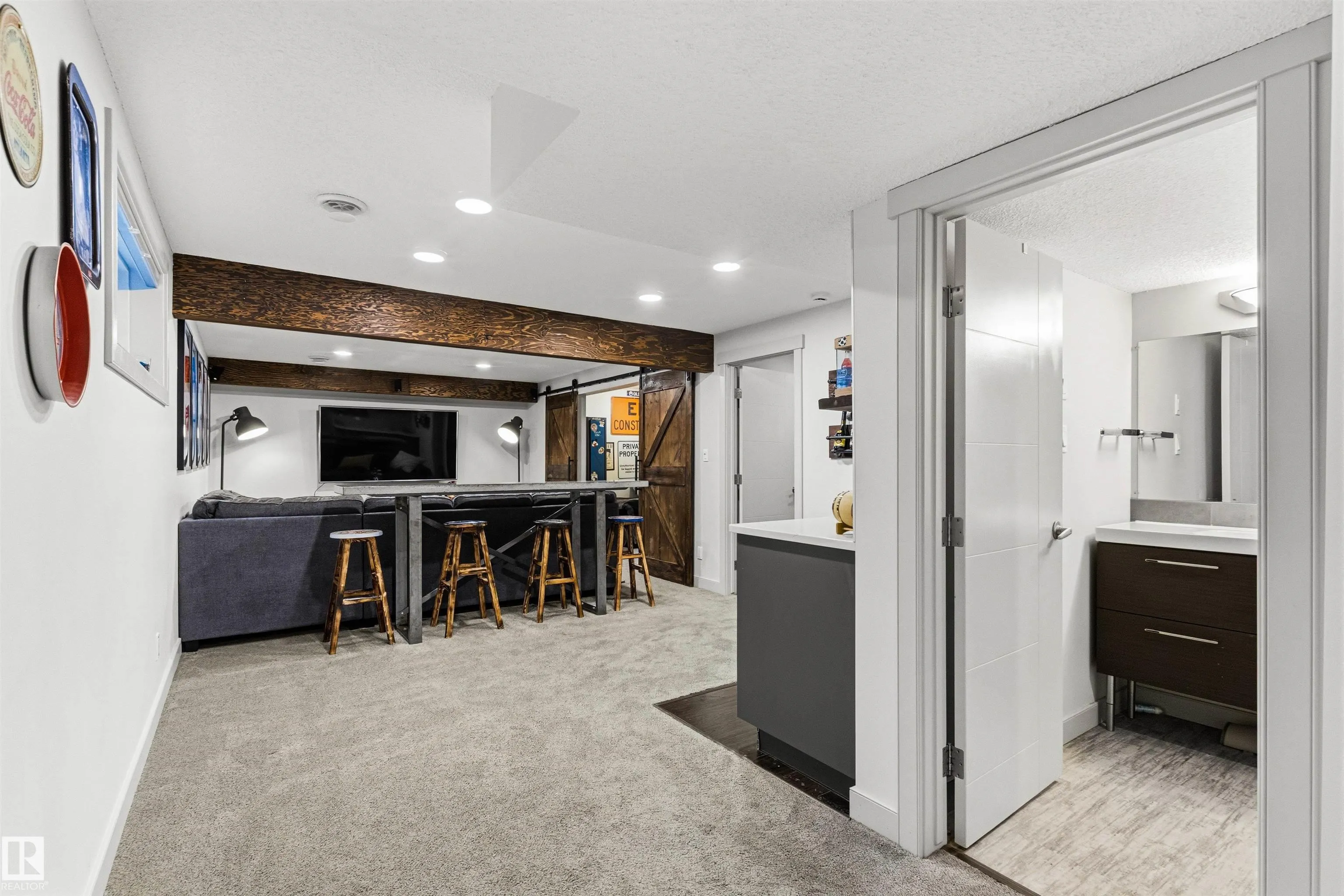 7343 ARMOUR Crescent