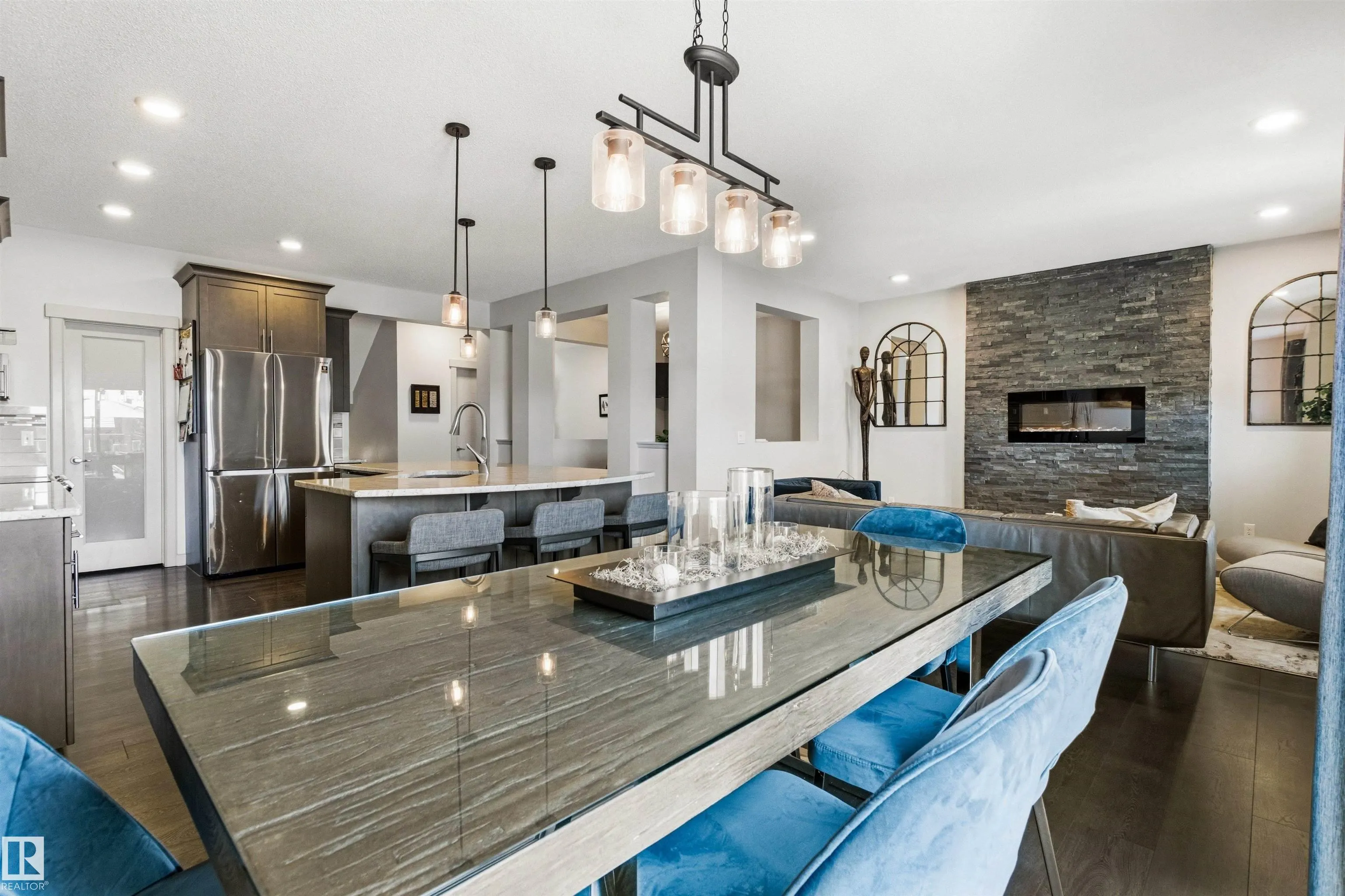 7343 ARMOUR Crescent