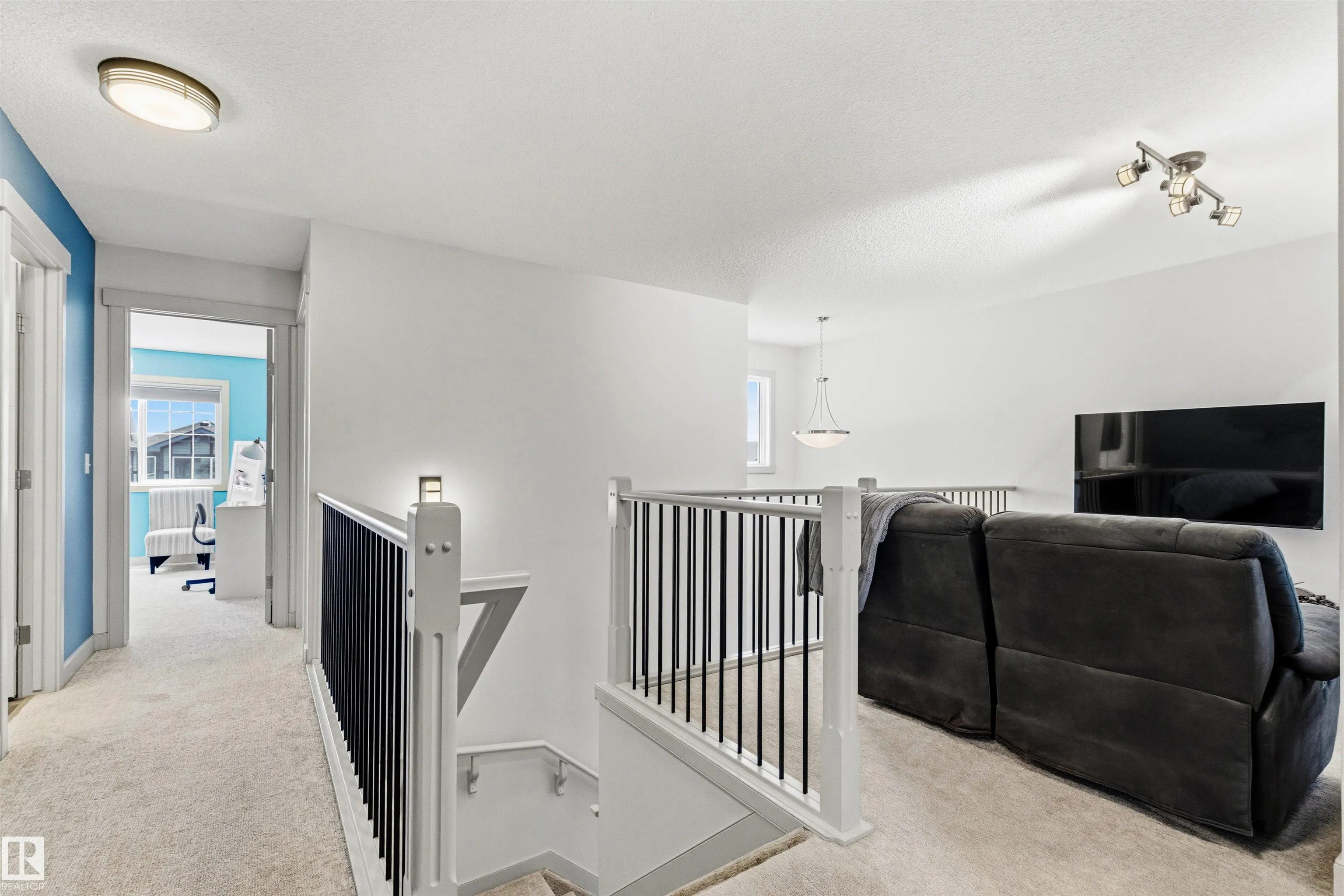 7343 ARMOUR Crescent