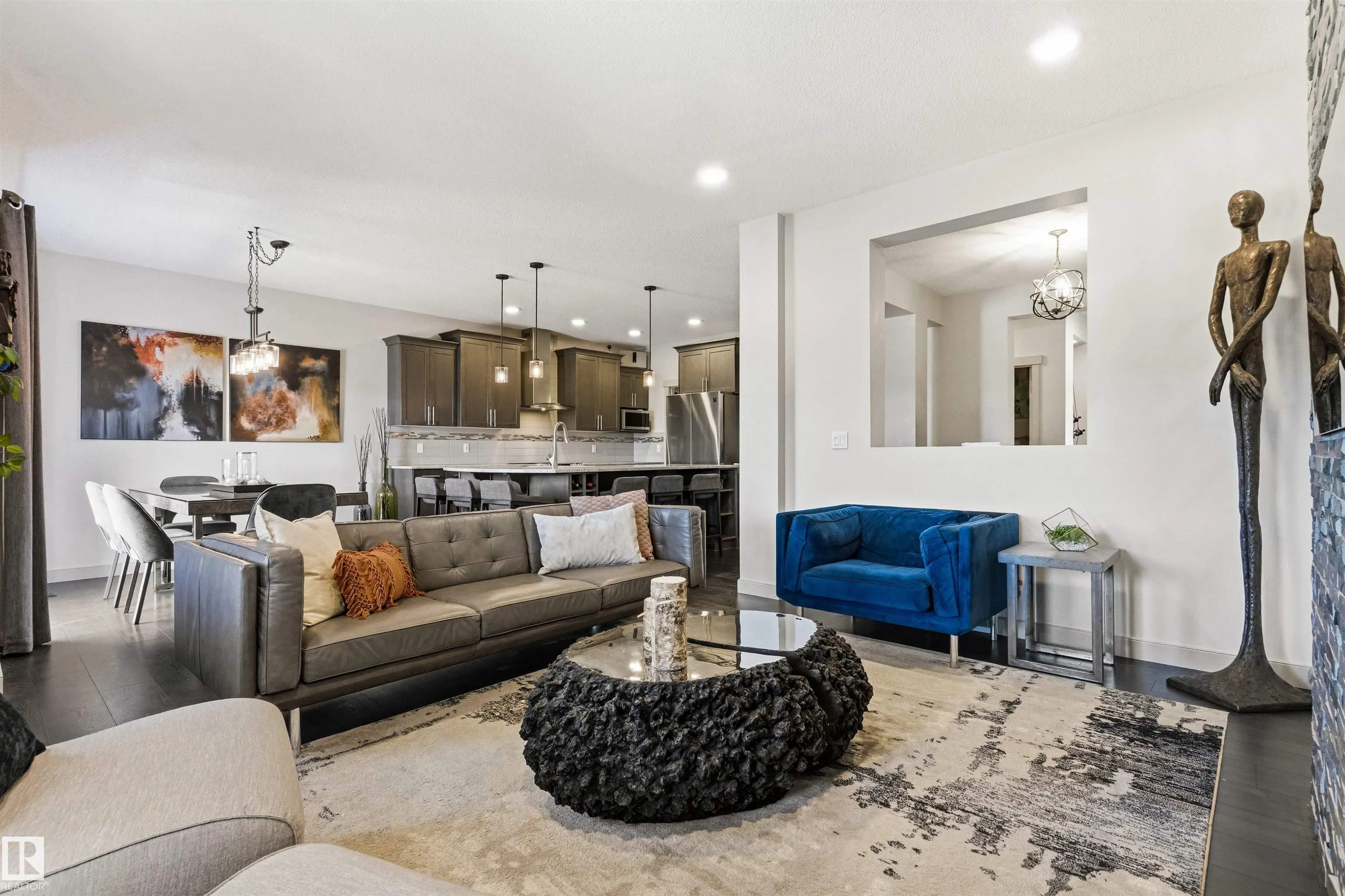 7343 ARMOUR Crescent