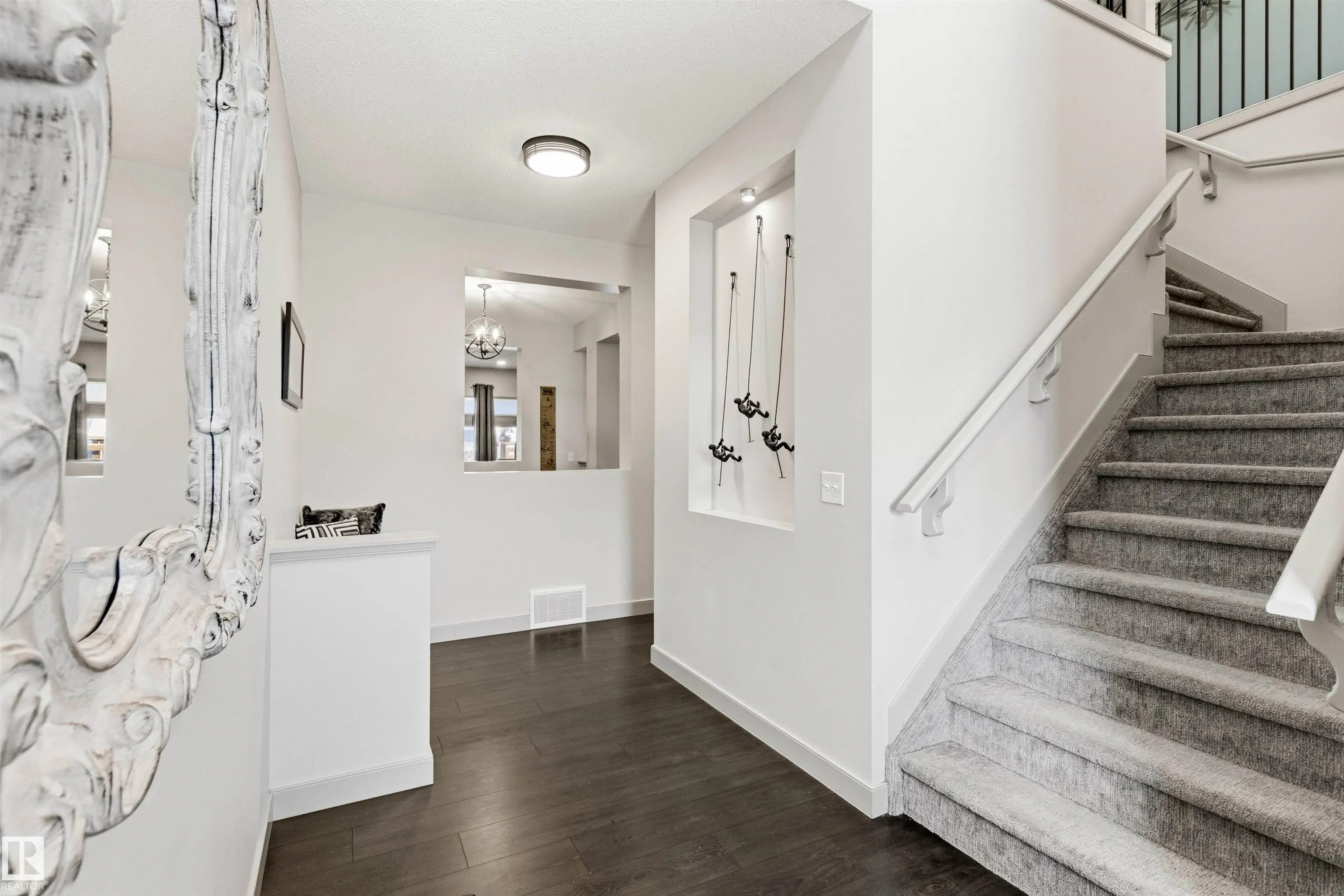 7343 ARMOUR Crescent