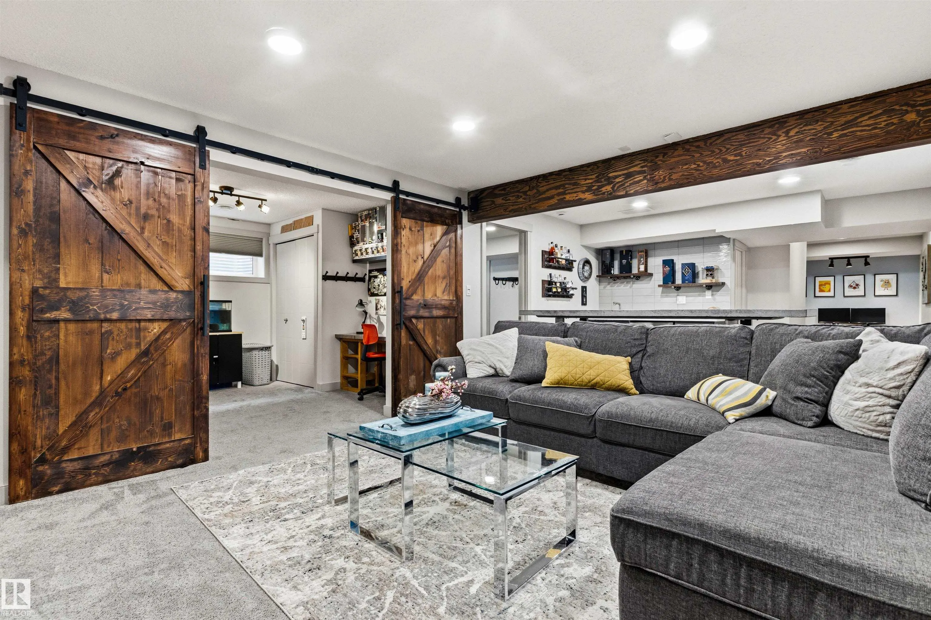 7343 ARMOUR Crescent