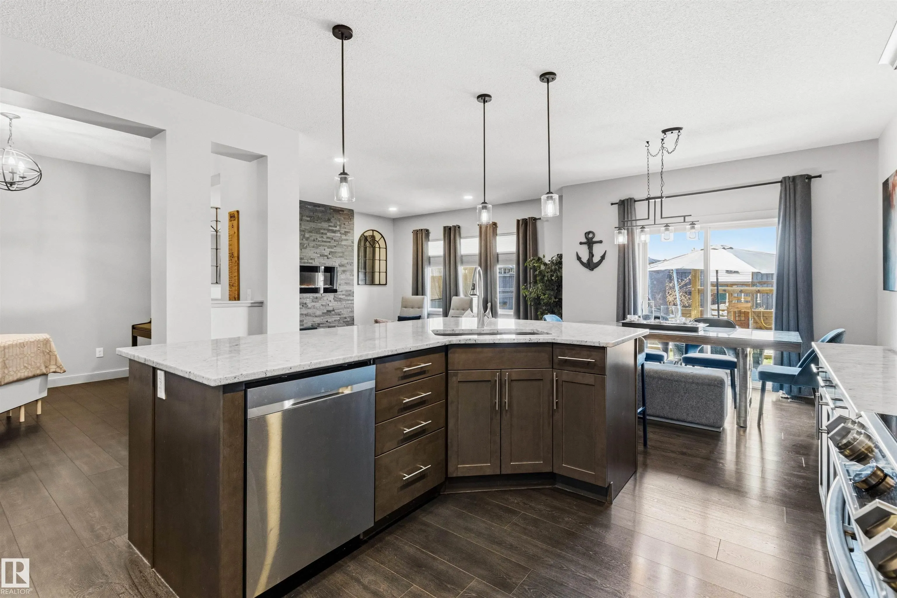 7343 ARMOUR Crescent