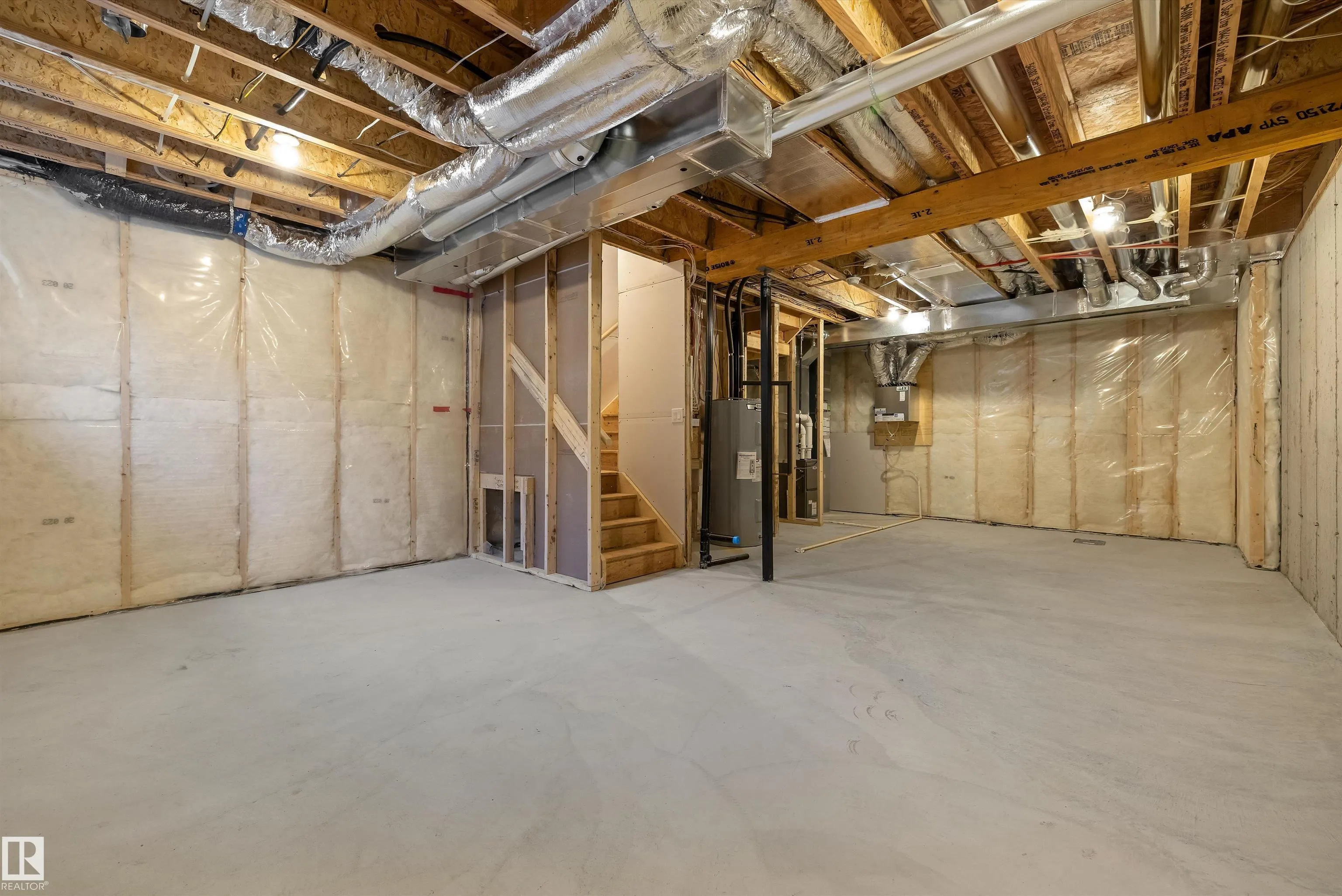 1044 CRISTALL Crescent