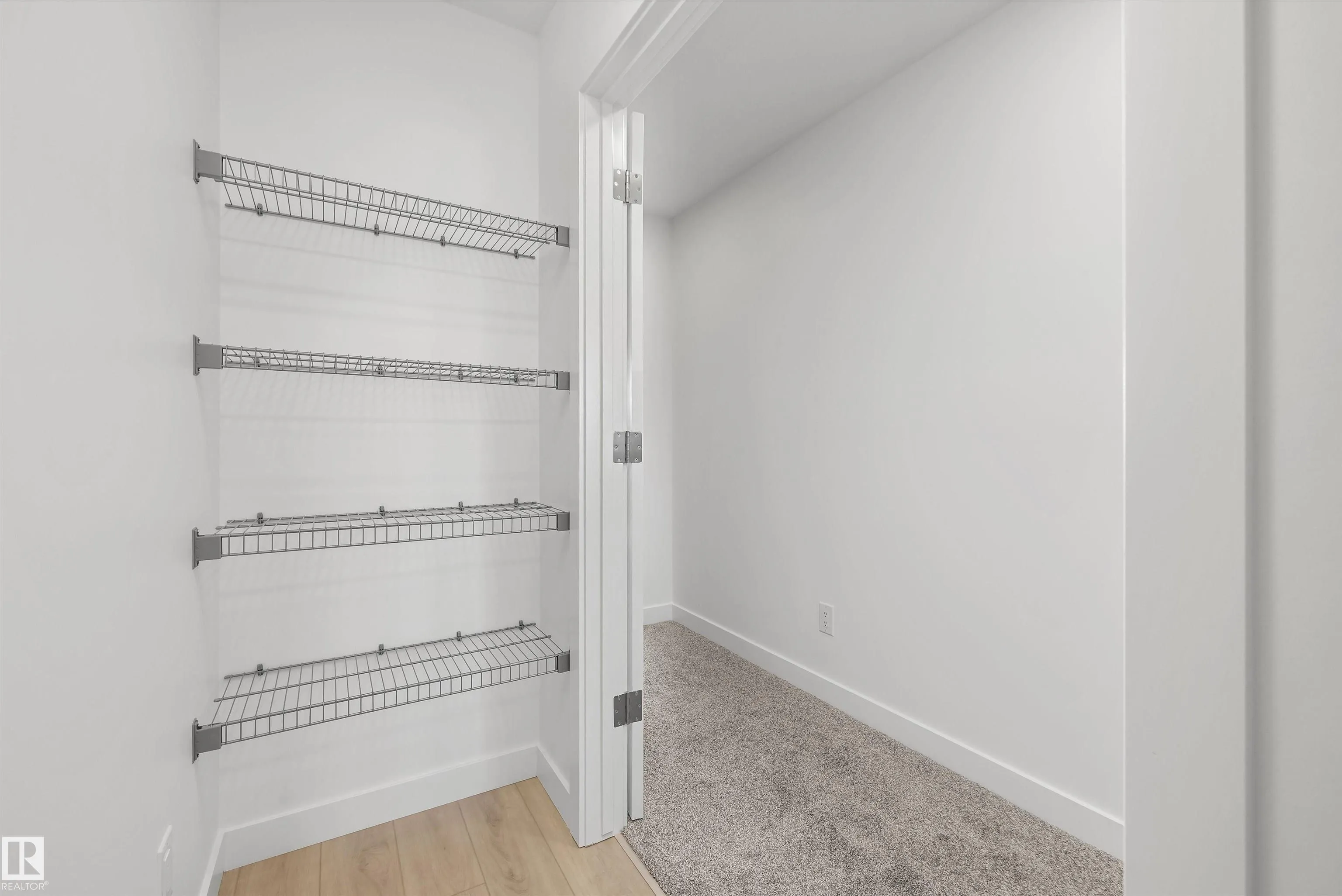 1044 CRISTALL Crescent