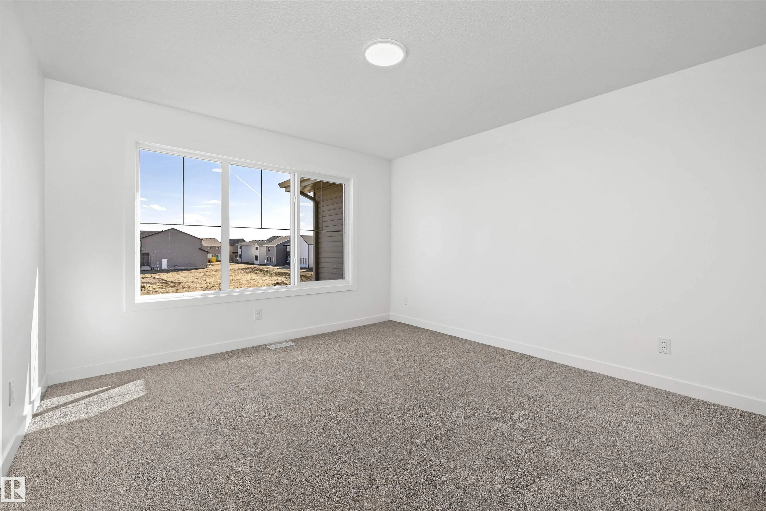 1044 CRISTALL Crescent