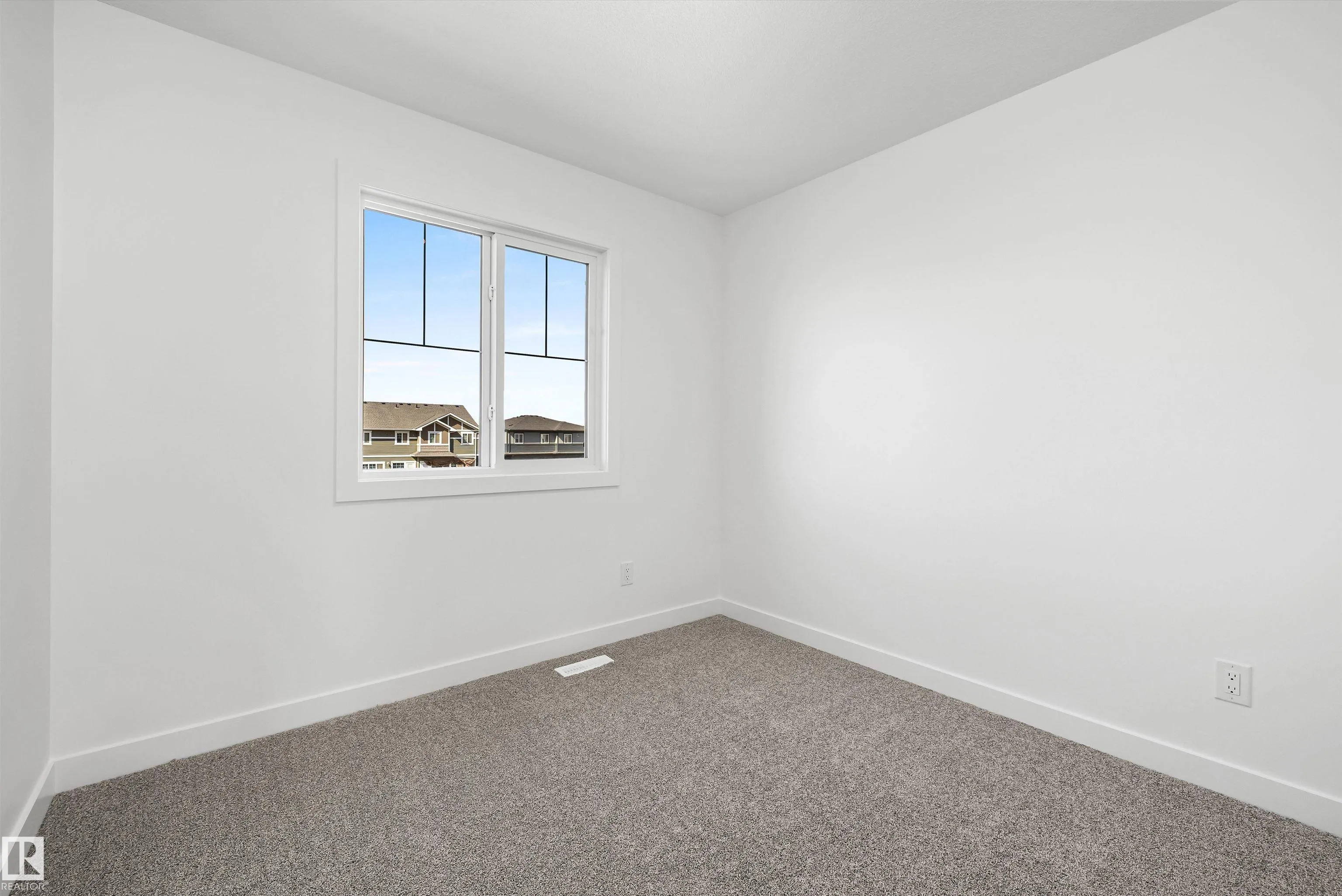 1044 CRISTALL Crescent