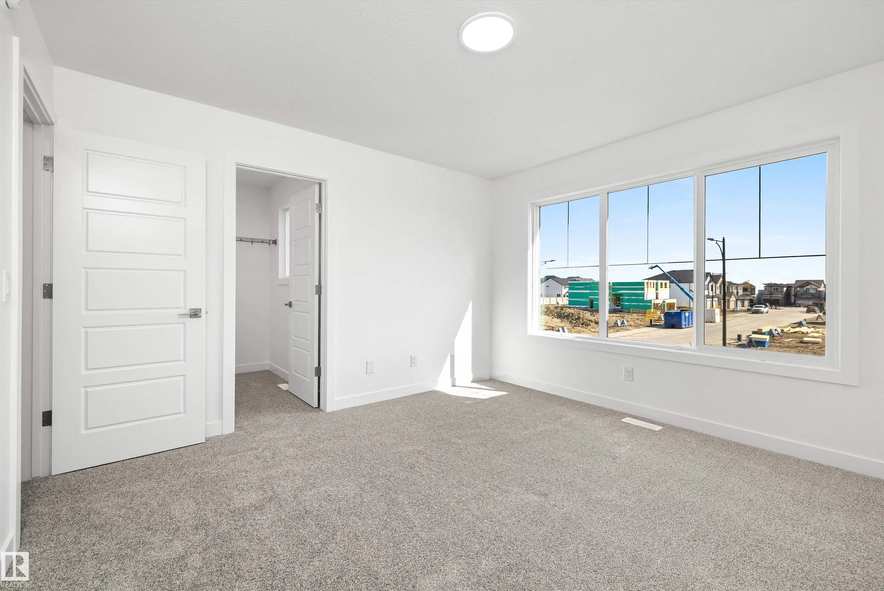 1044 CRISTALL Crescent