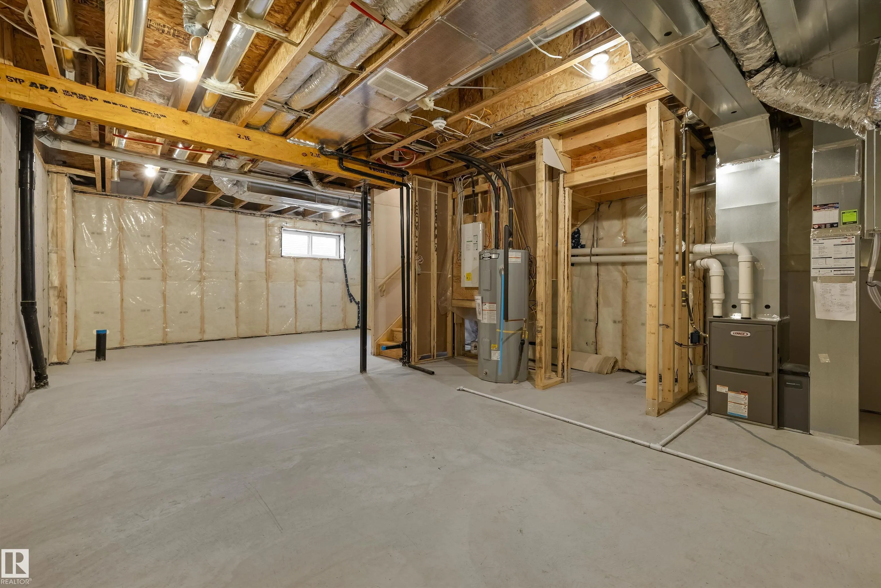 1044 CRISTALL Crescent