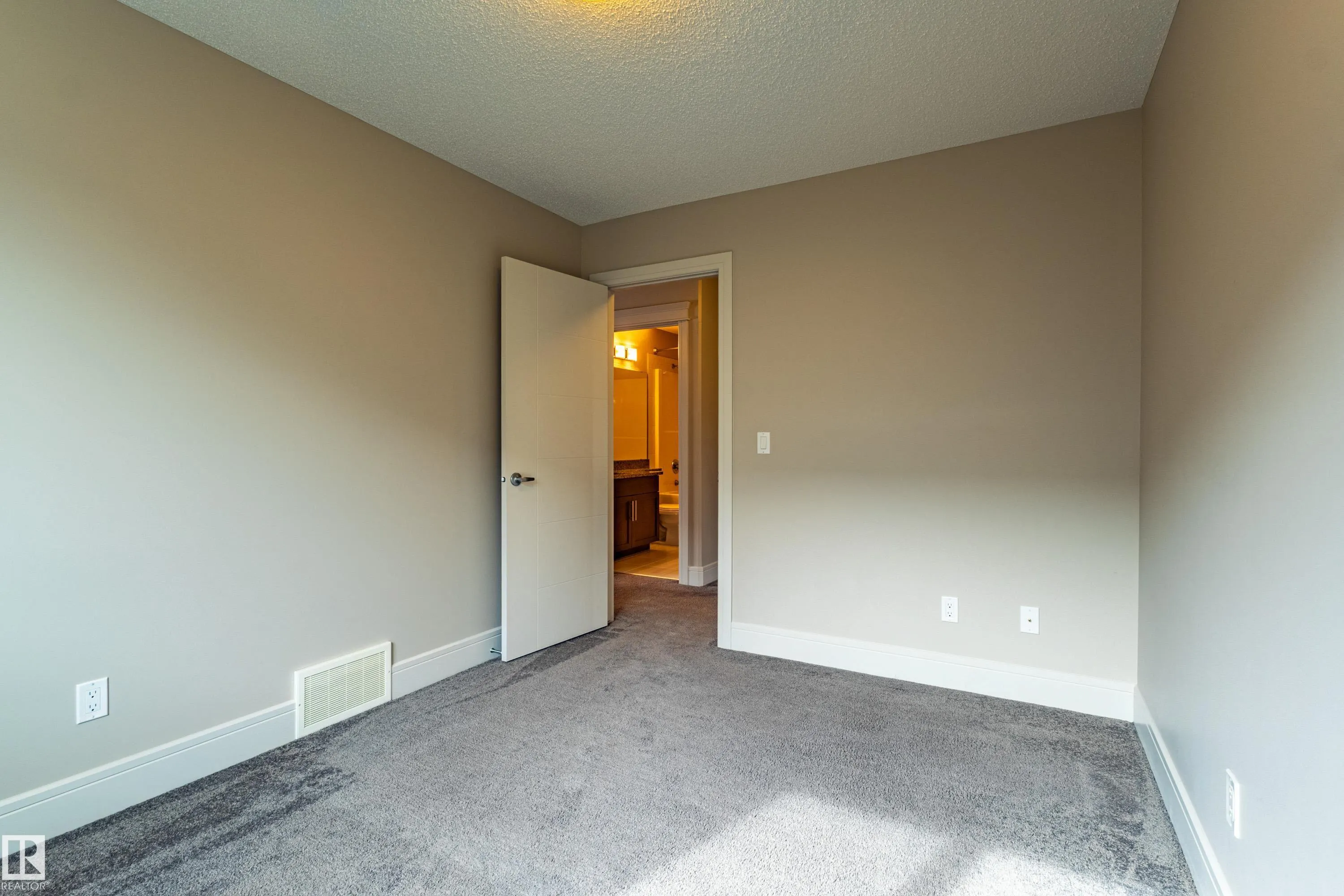4906 Crabapple Lane
