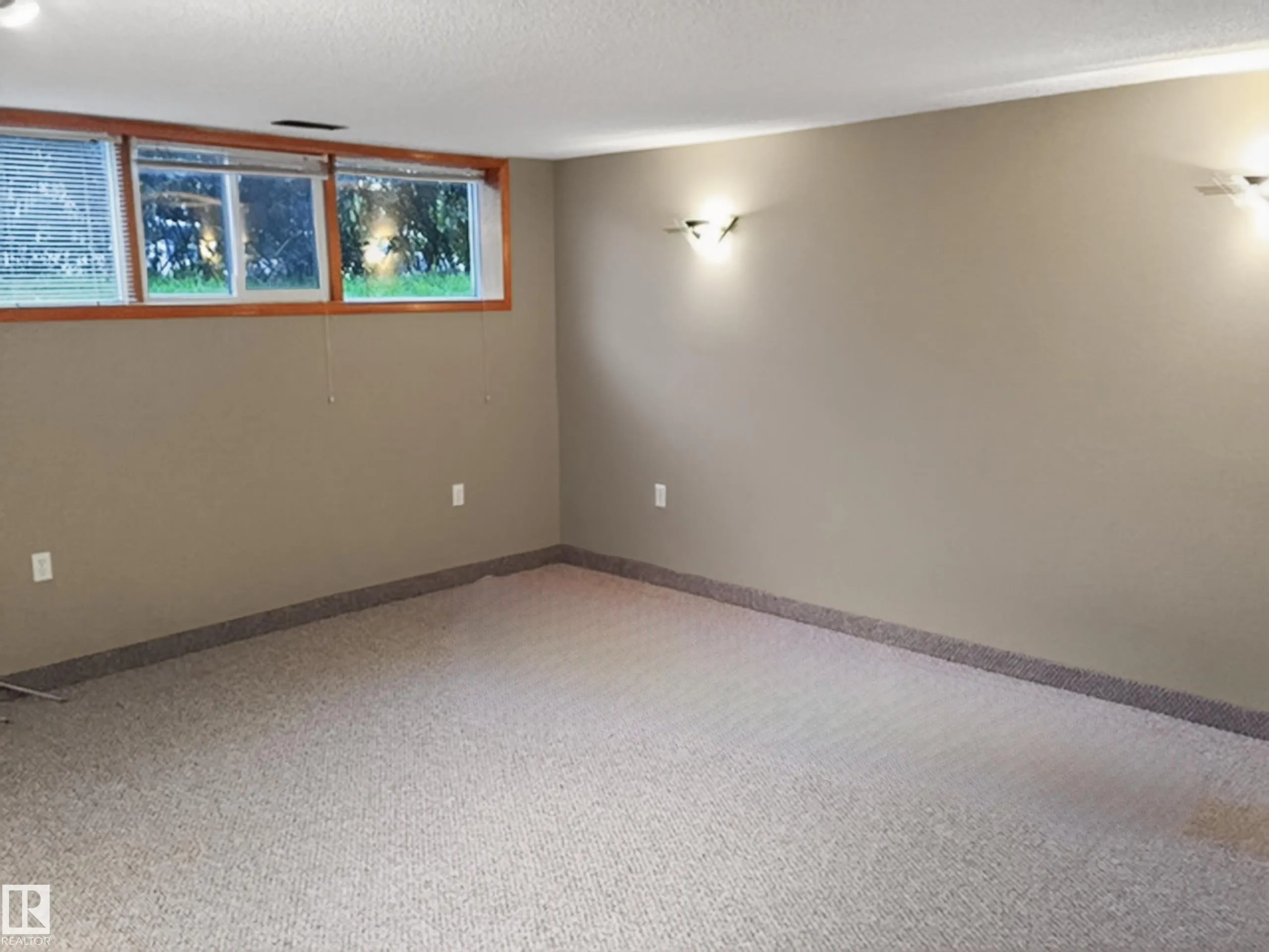 13007 / 13009 111 Avenue