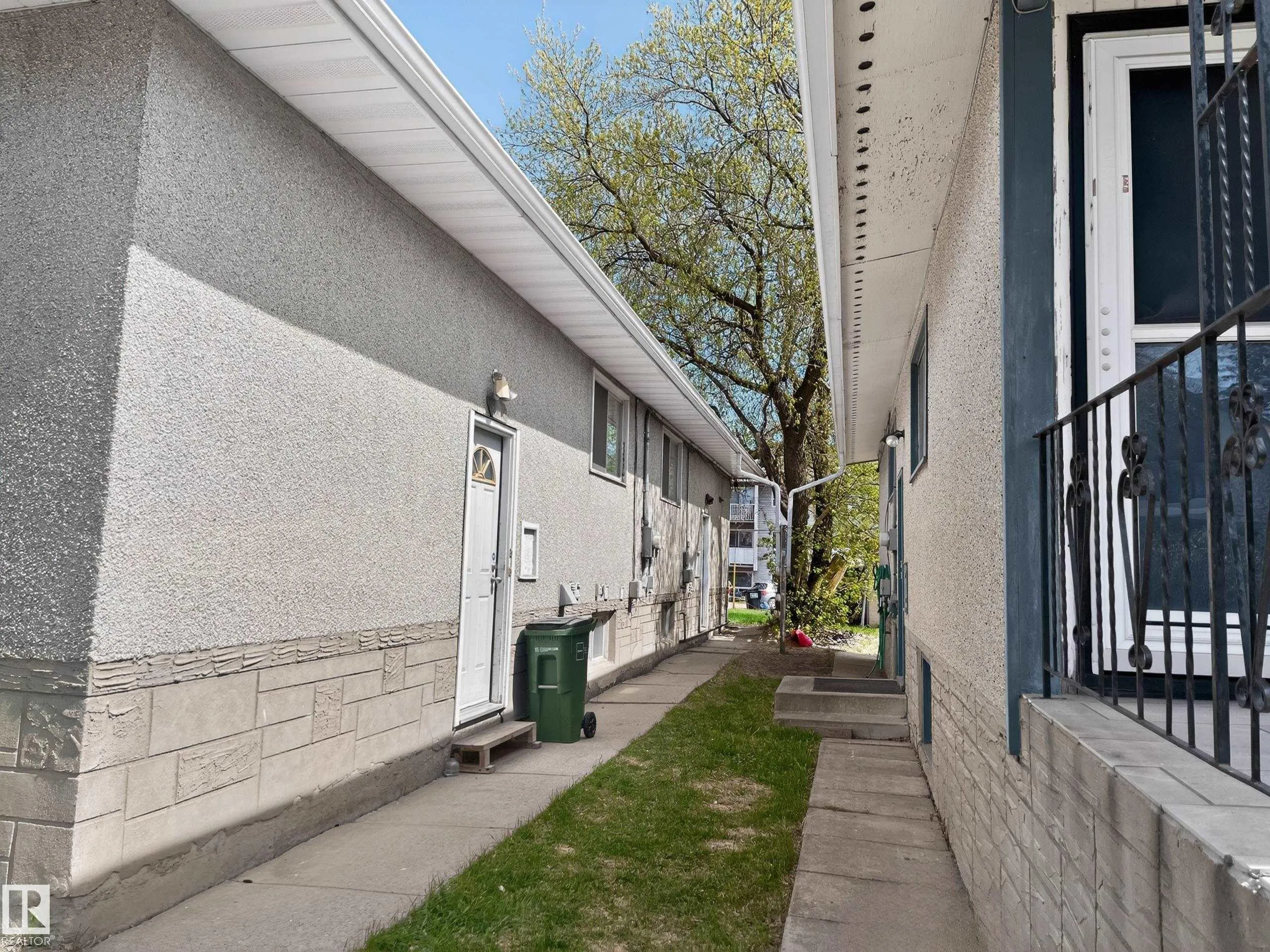 13007 / 13009 111 Avenue