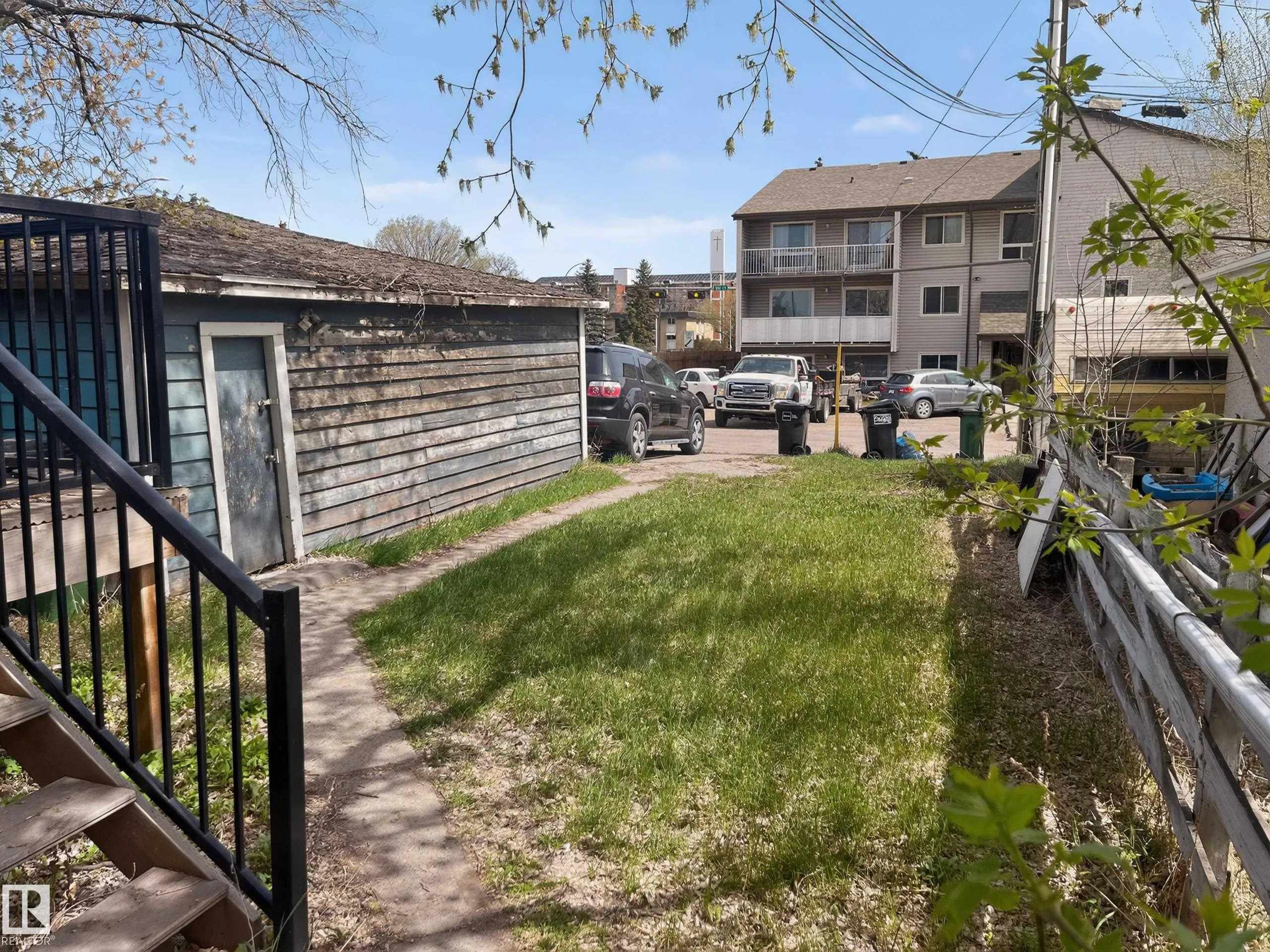 13007 / 13009 111 Avenue