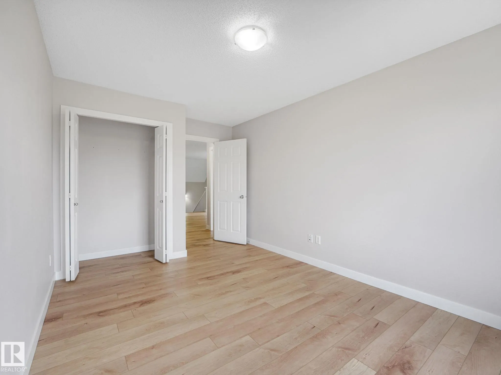7327 24 Avenue