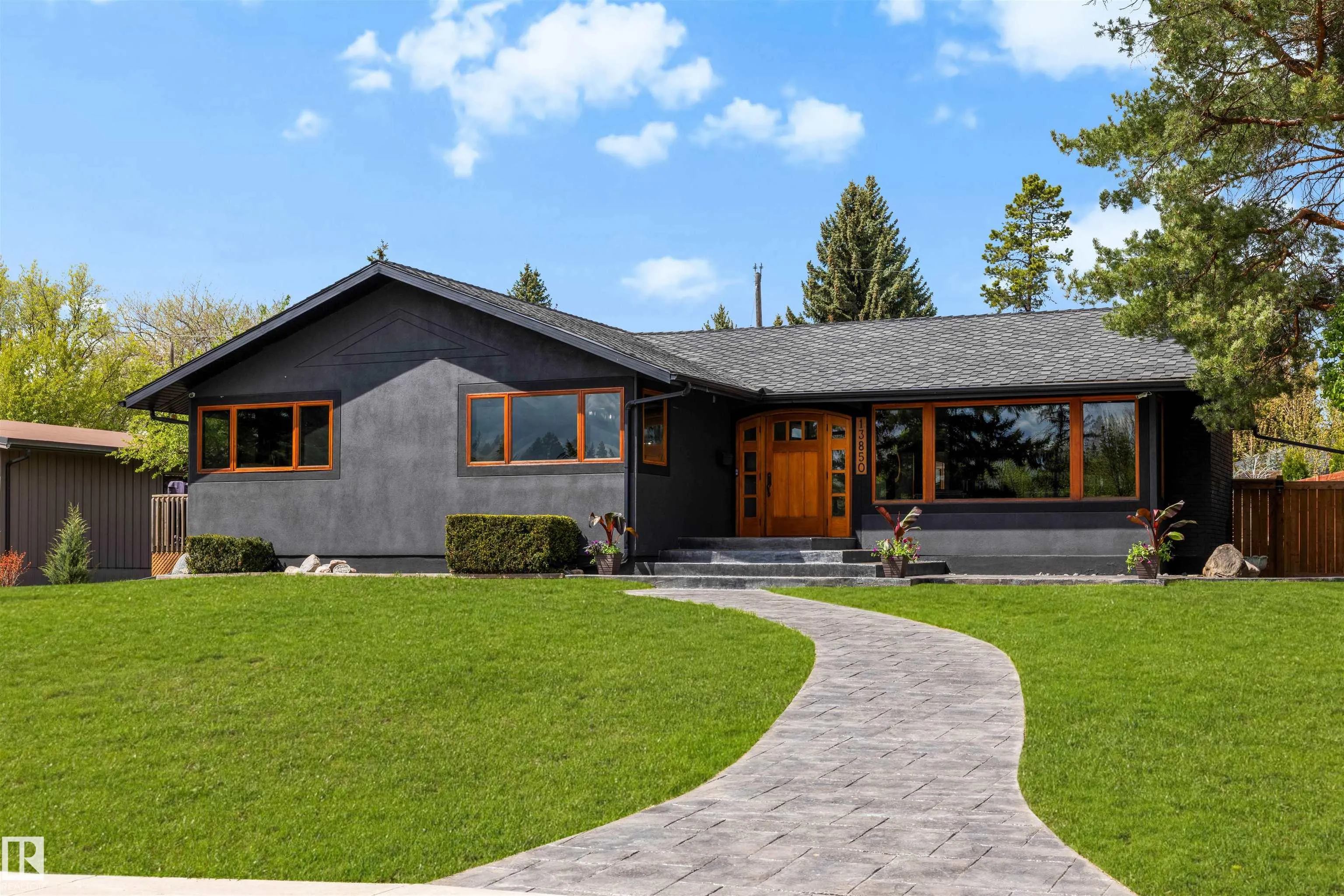 13850 RAVINE Drive