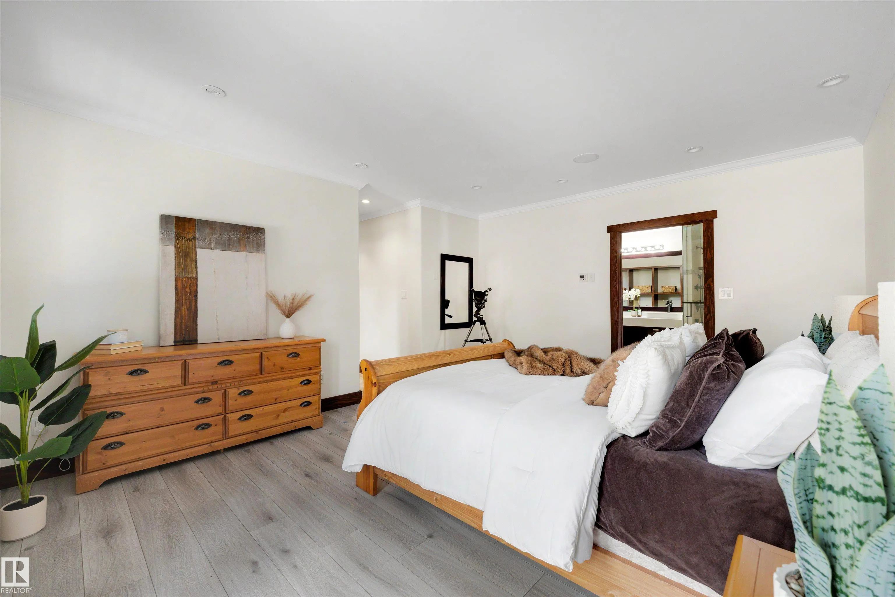 13850 RAVINE Drive