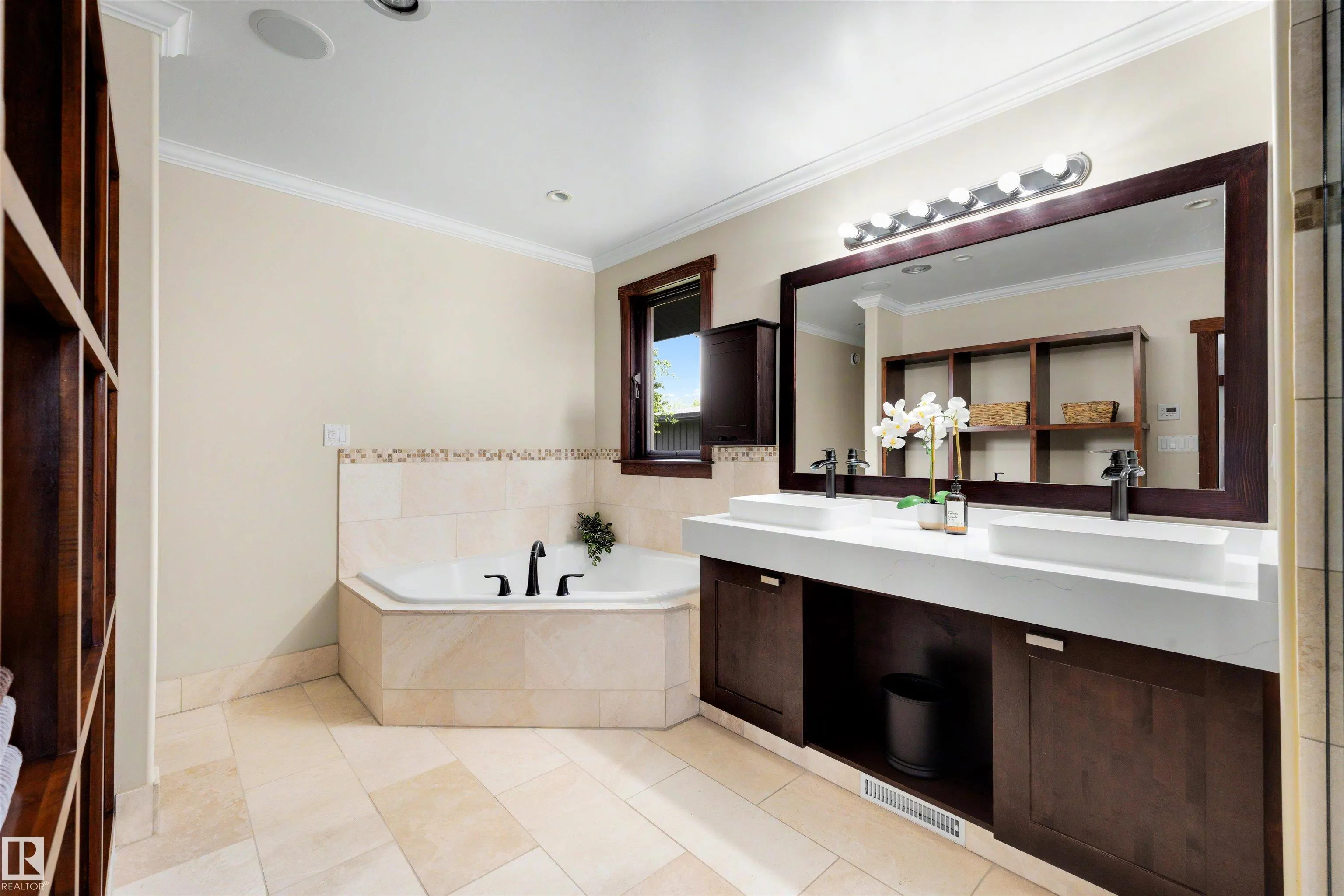 13850 RAVINE Drive