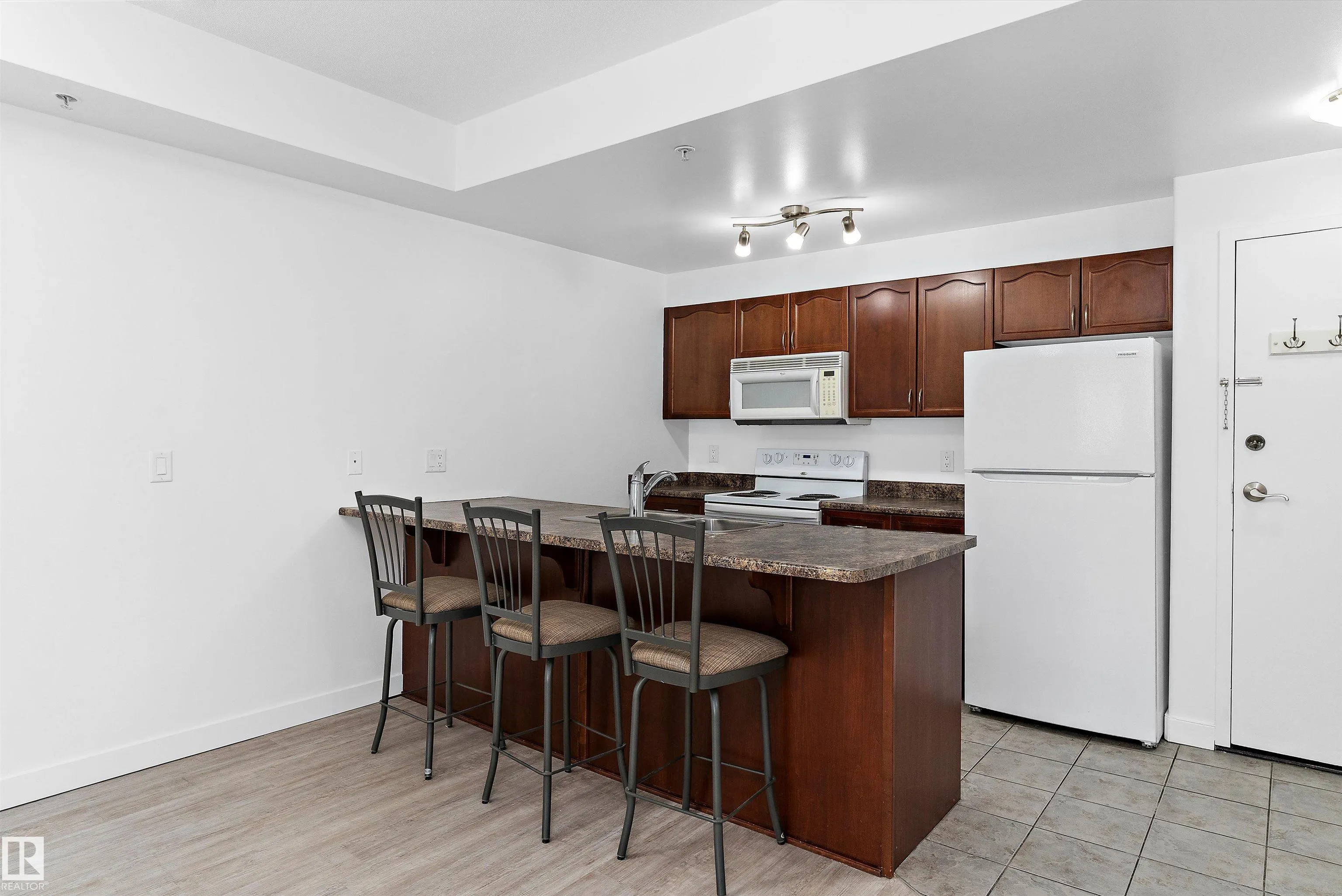 9939 109 Street