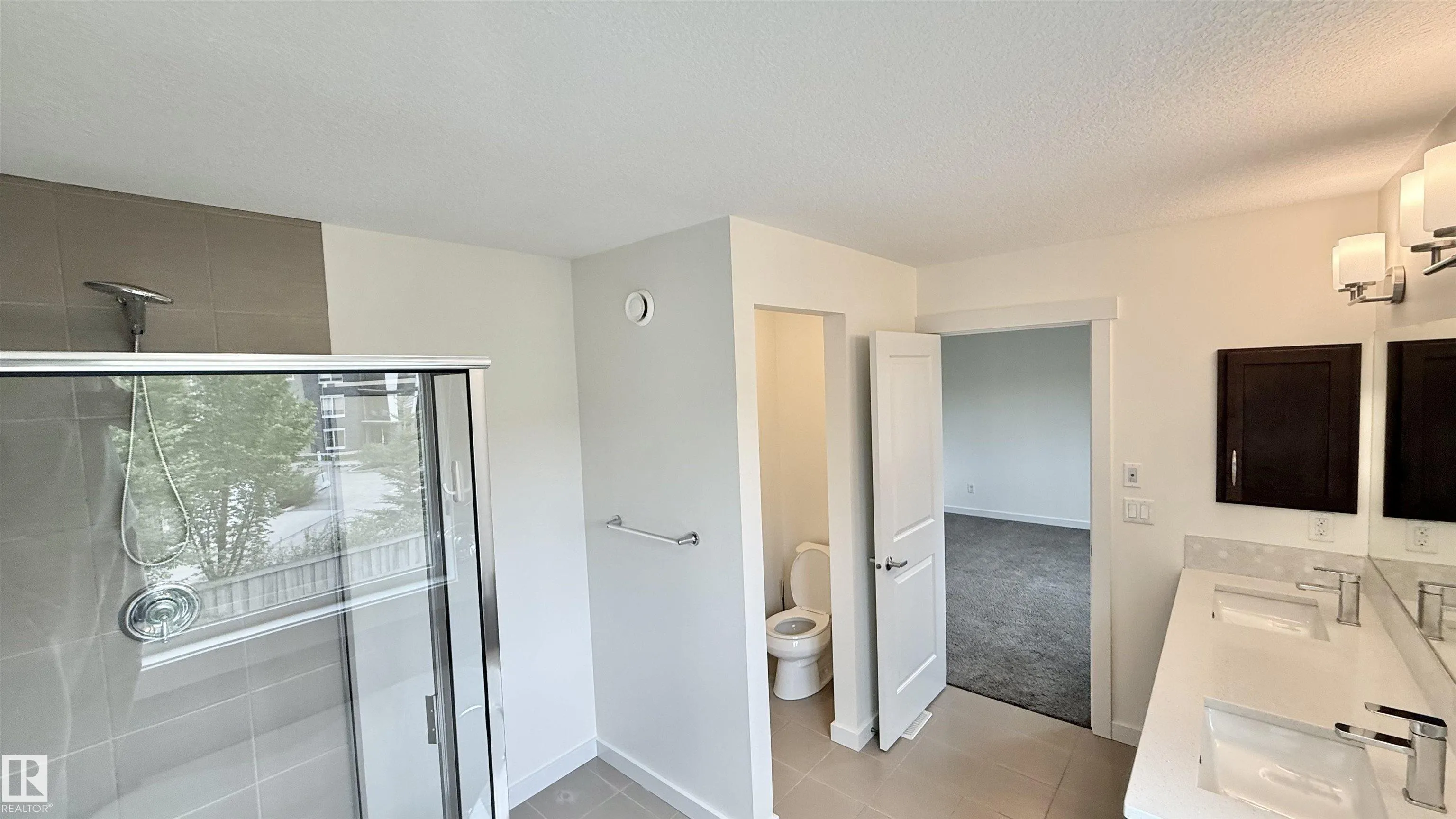 3962 CLAXTON Loop