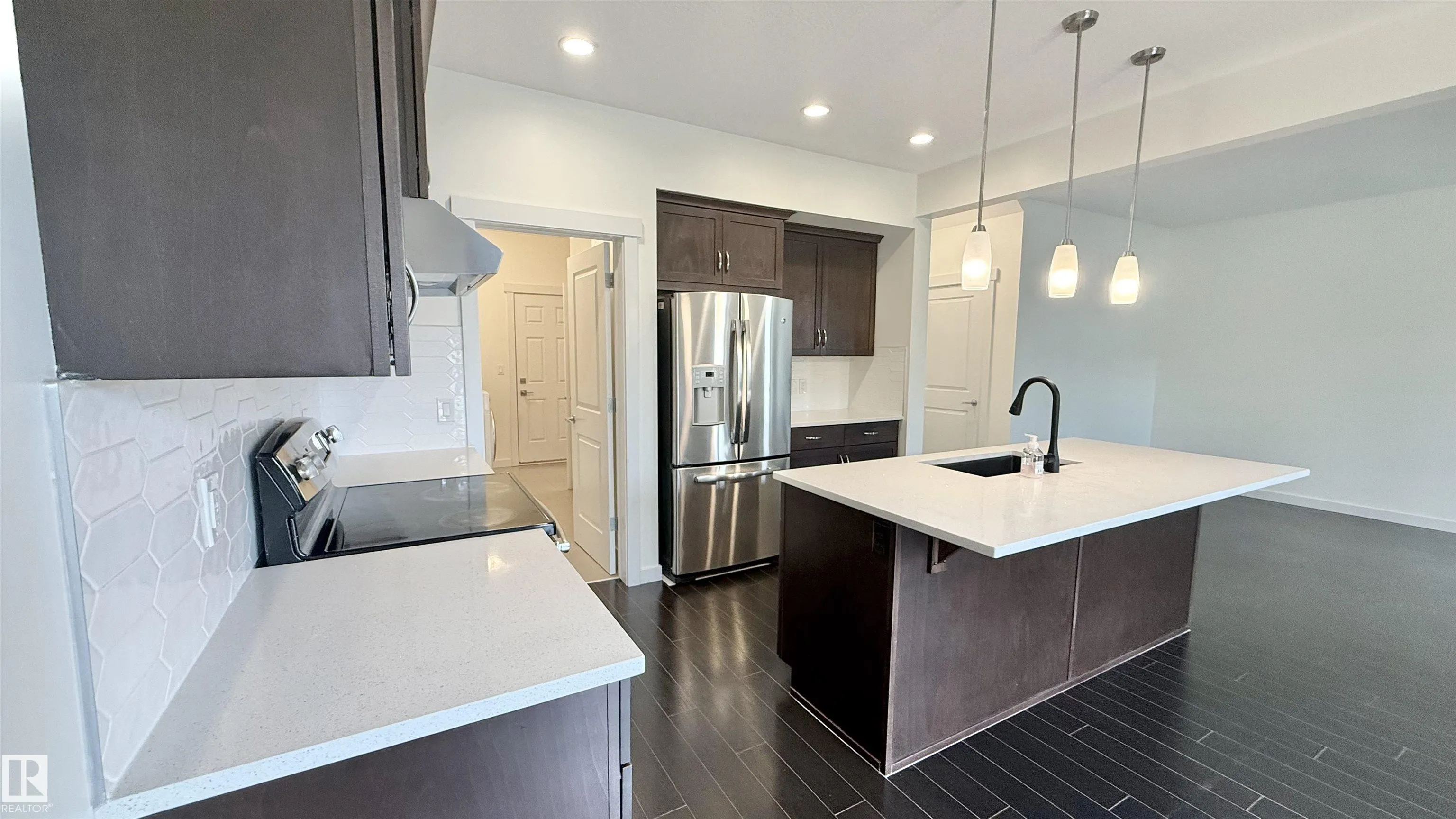 3962 CLAXTON Loop
