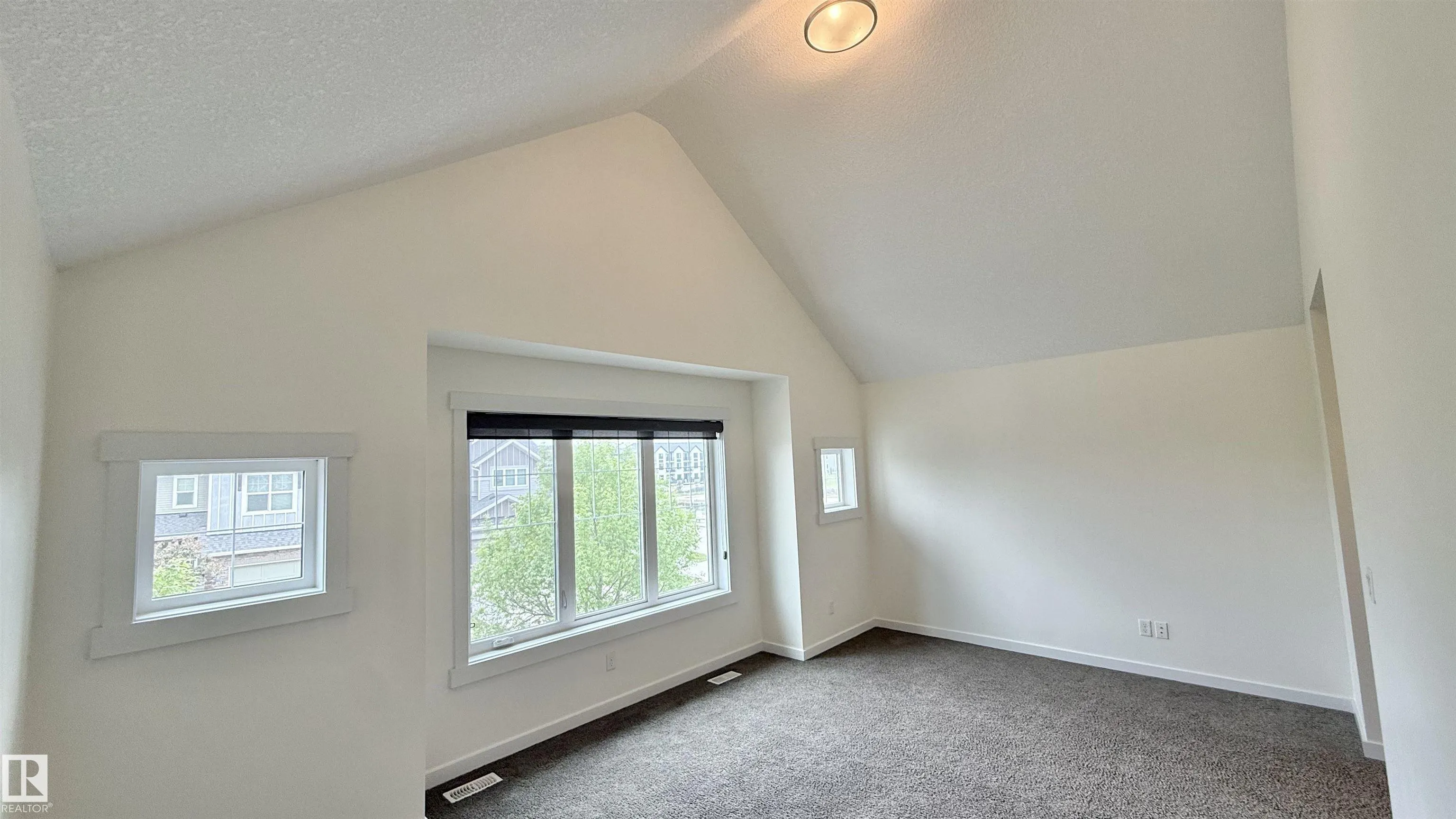 3962 CLAXTON Loop