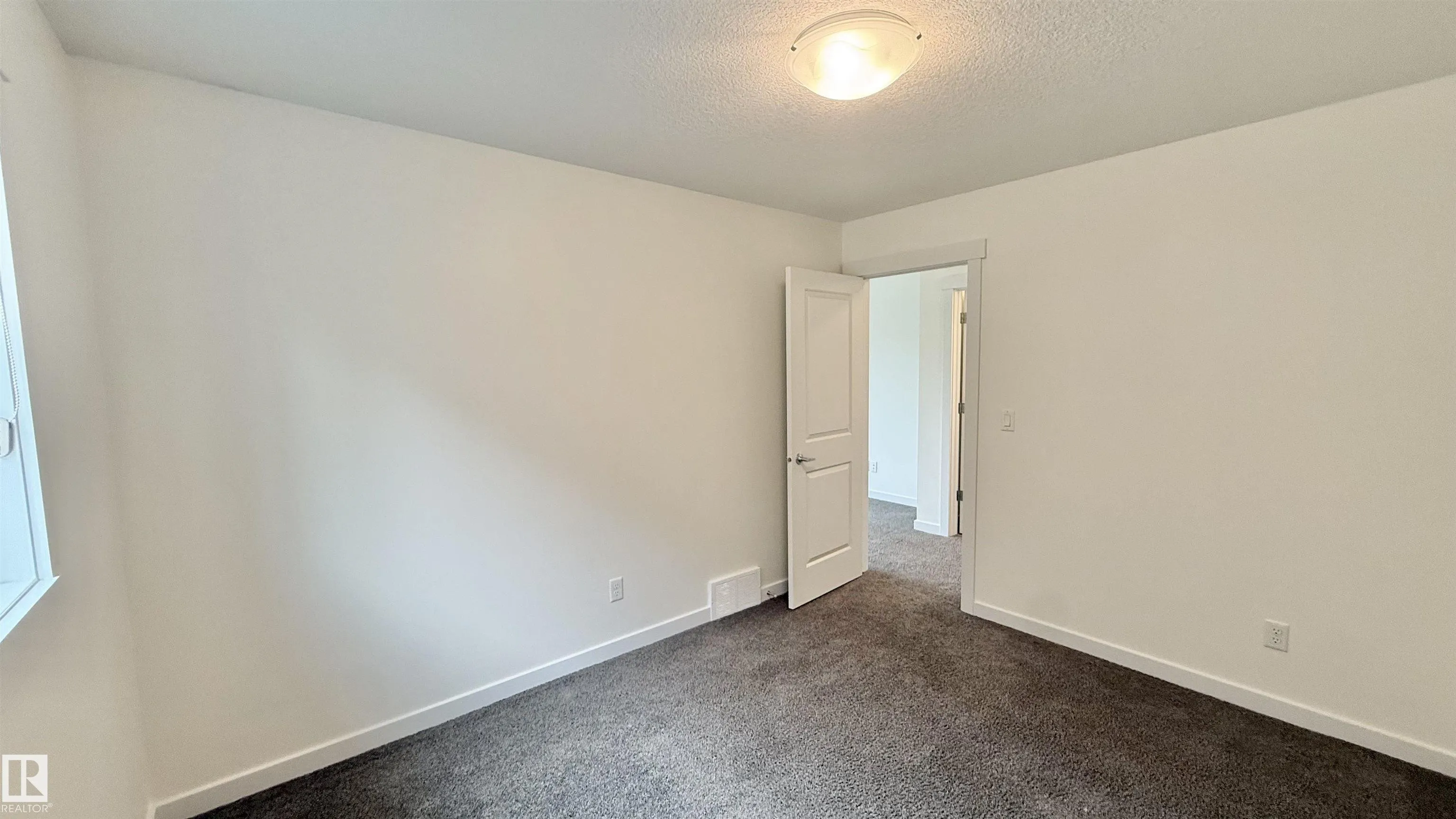 3962 CLAXTON Loop