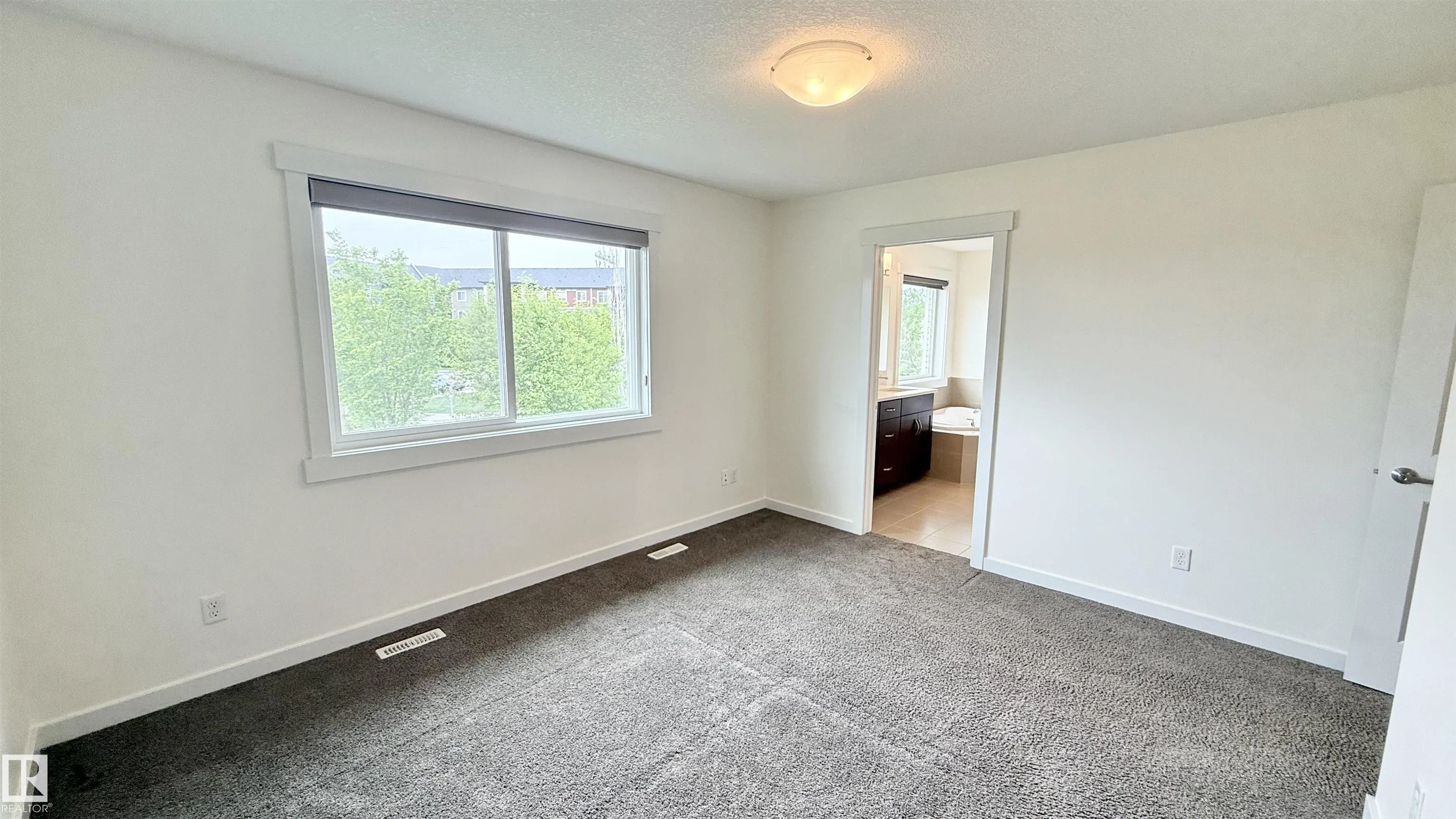 3962 CLAXTON Loop
