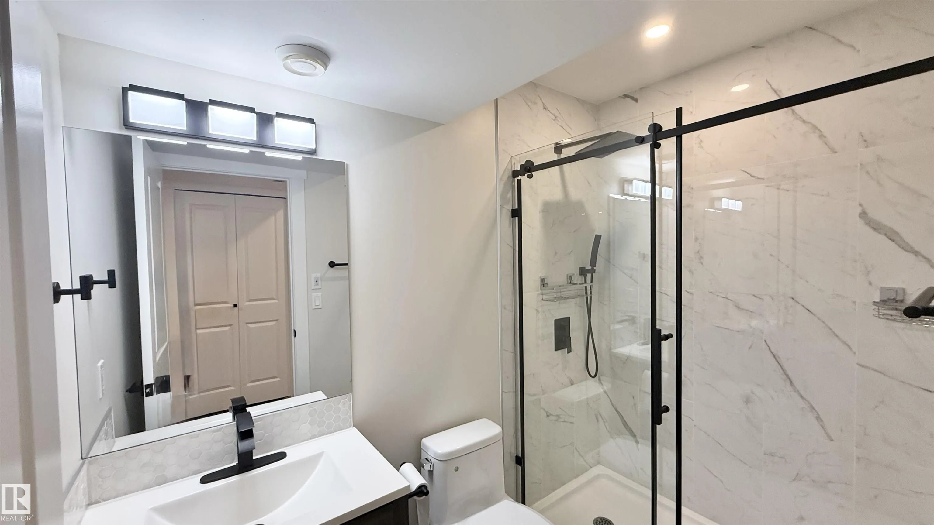 3962 CLAXTON Loop