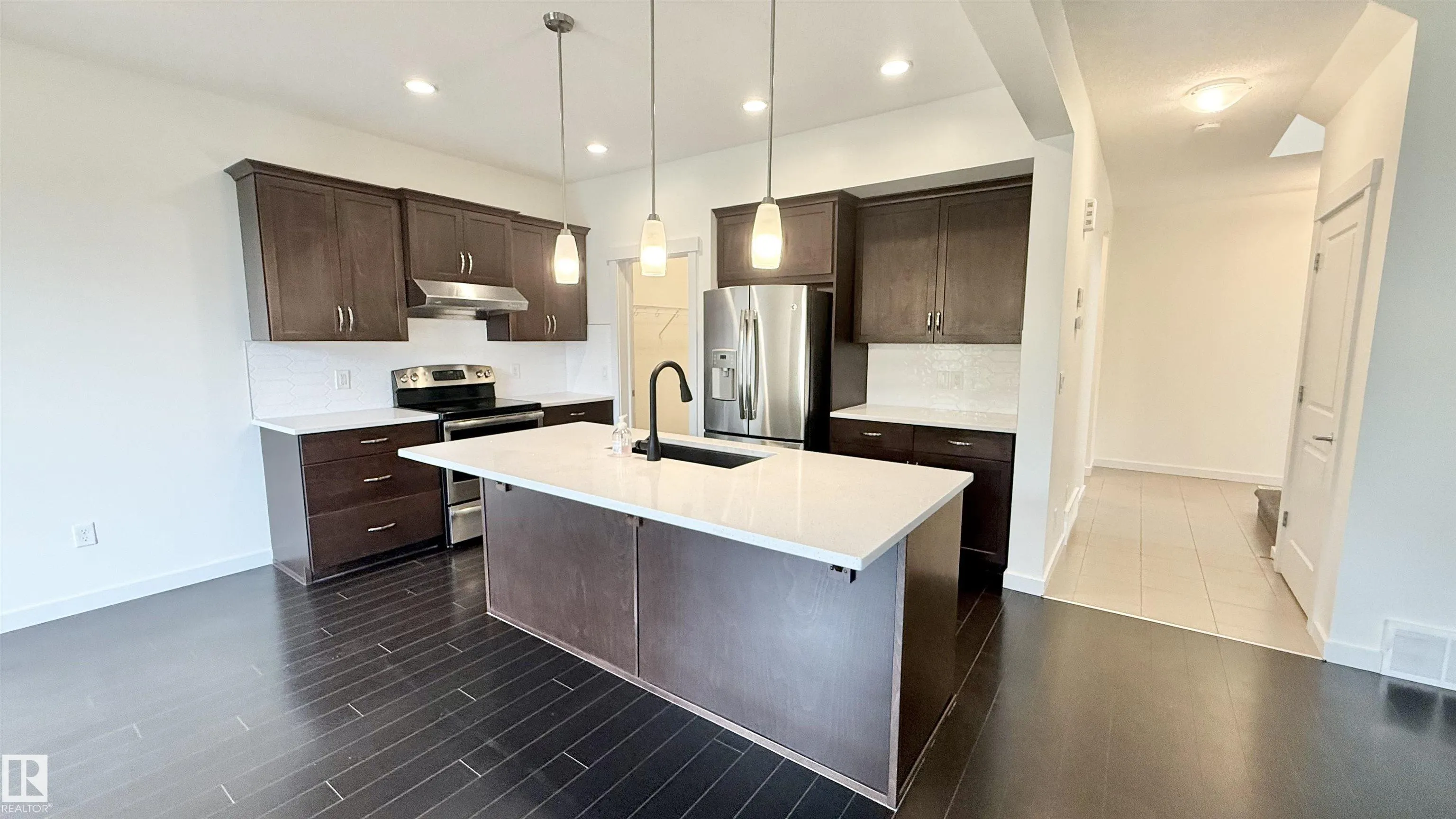 3962 CLAXTON Loop