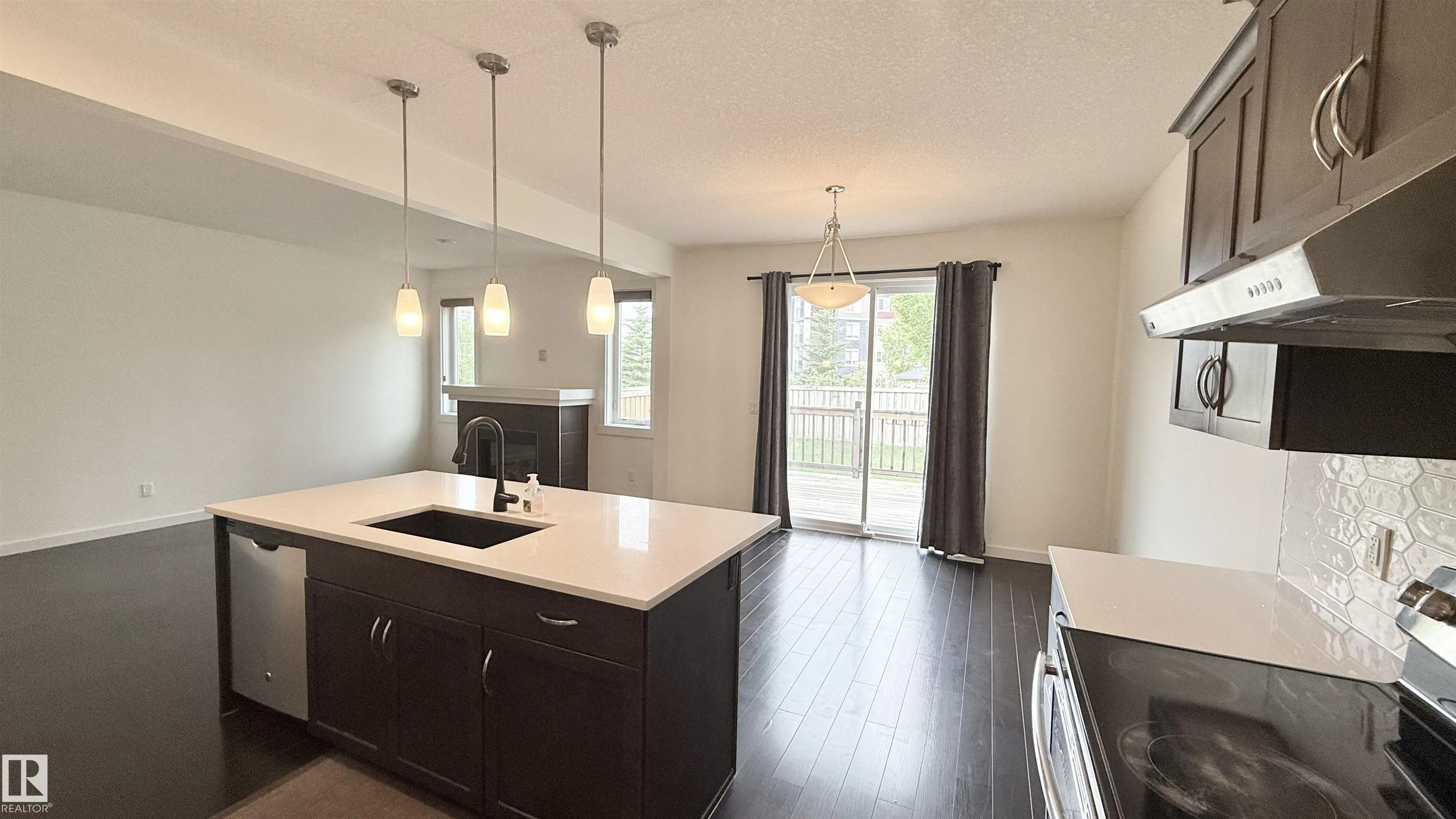 3962 CLAXTON Loop