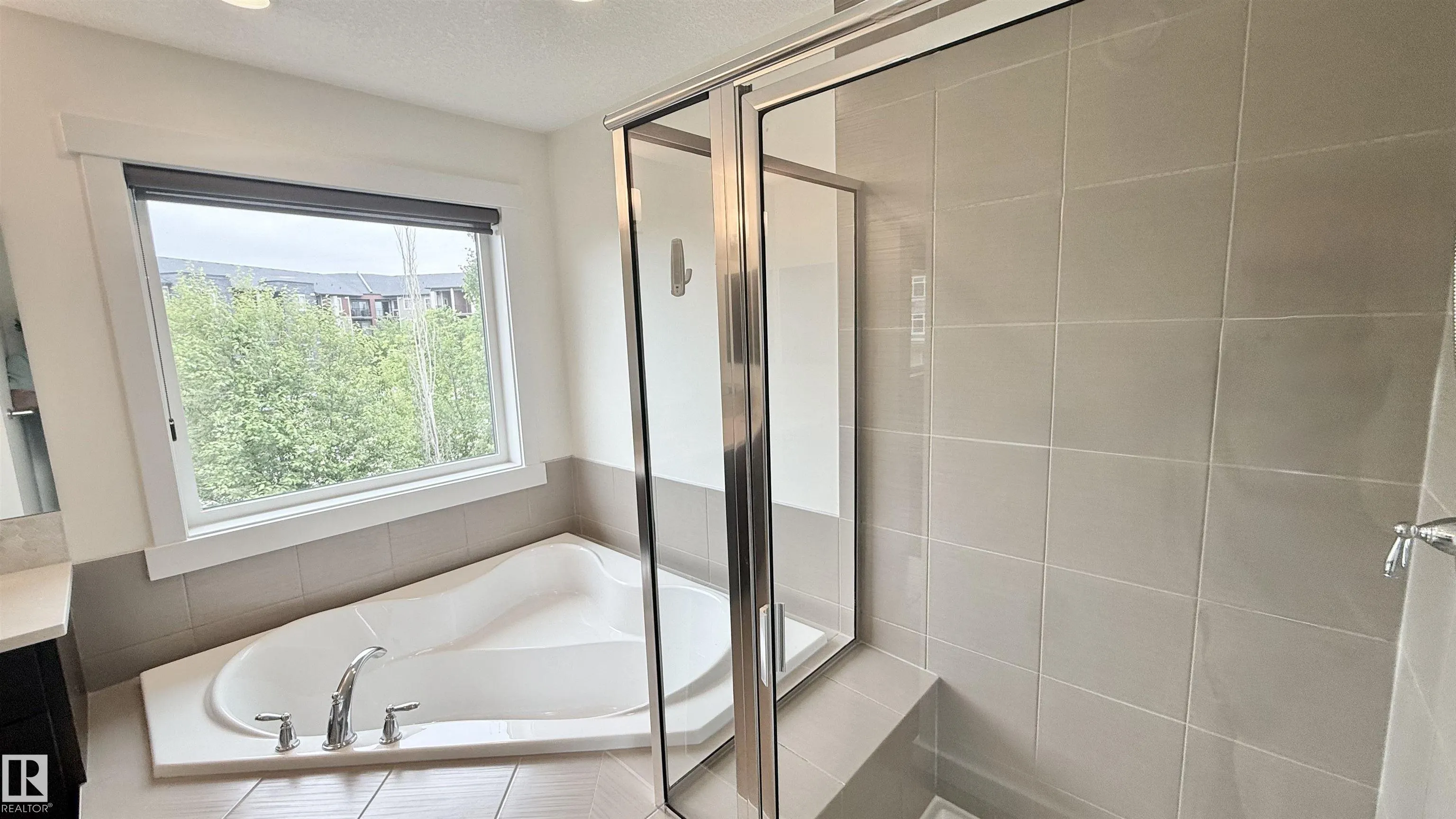 3962 CLAXTON Loop
