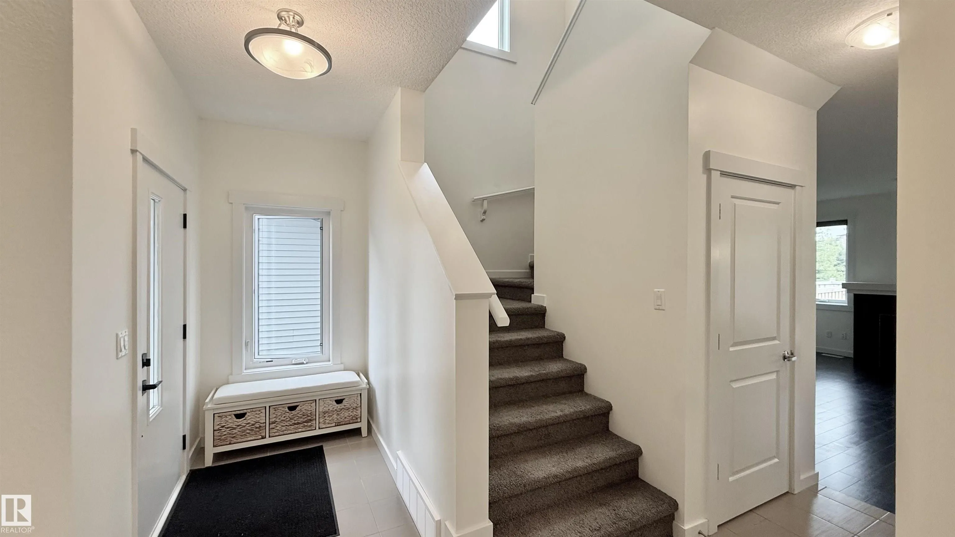 3962 CLAXTON Loop