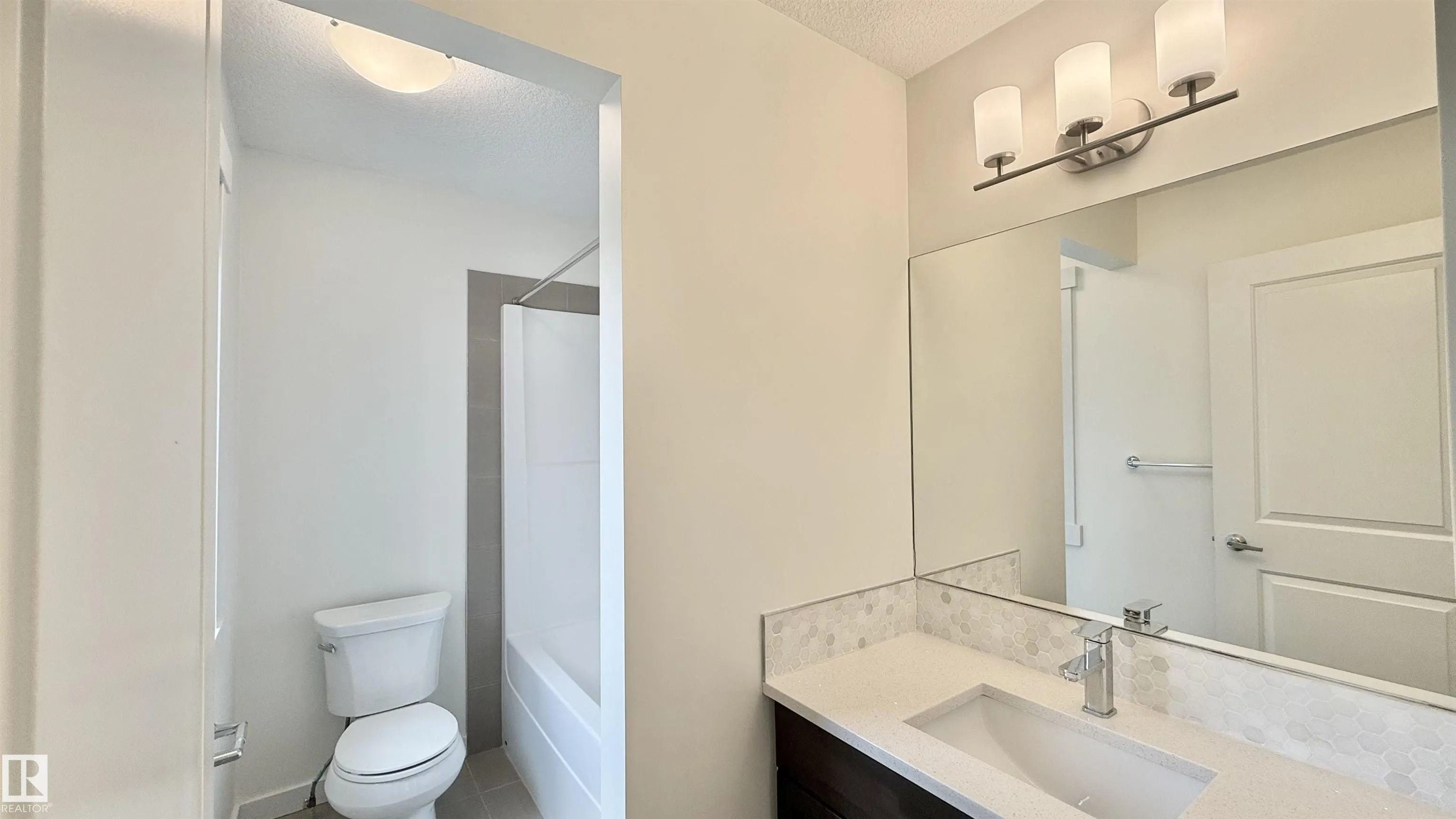 3962 CLAXTON Loop