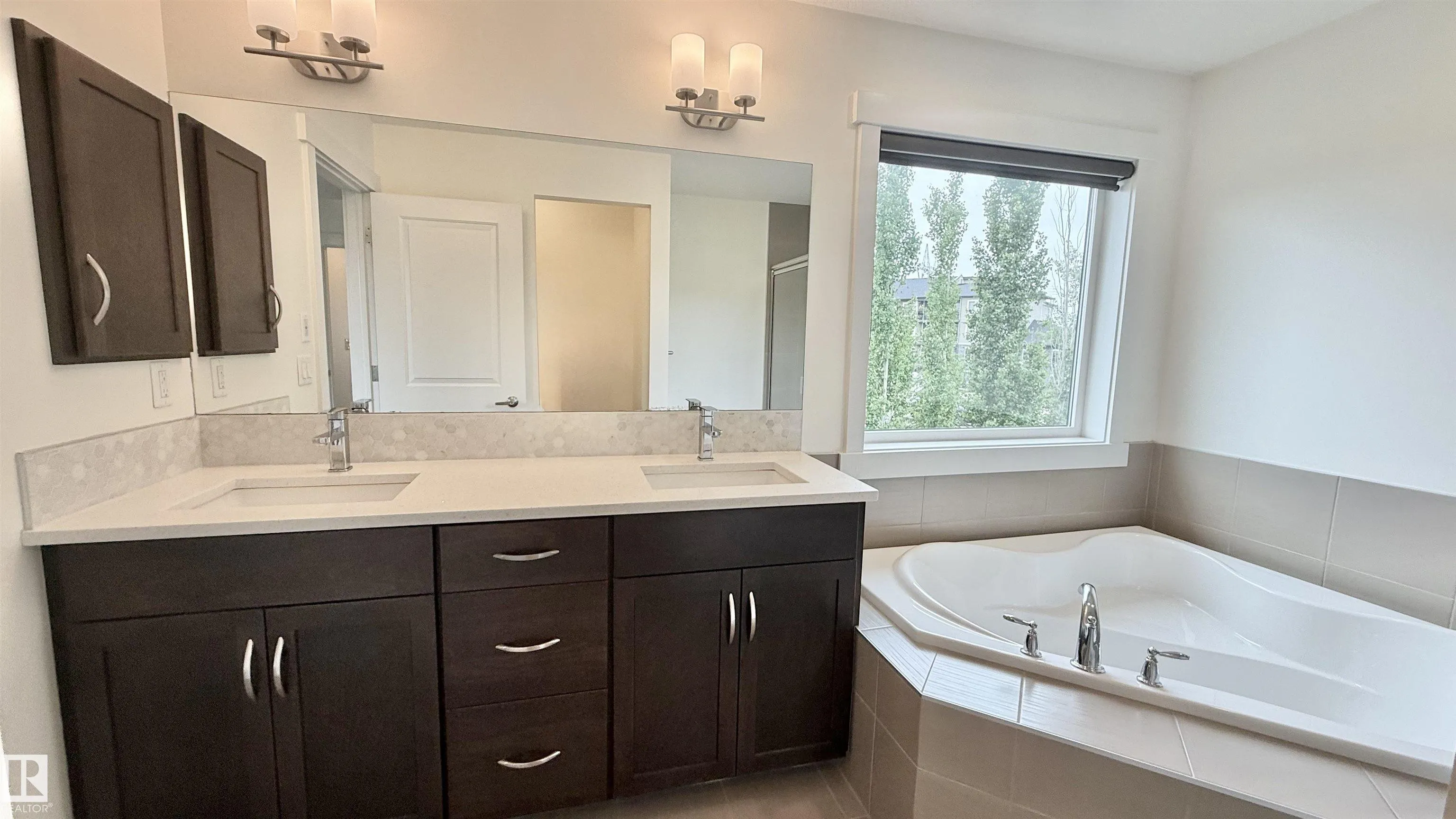 3962 CLAXTON Loop
