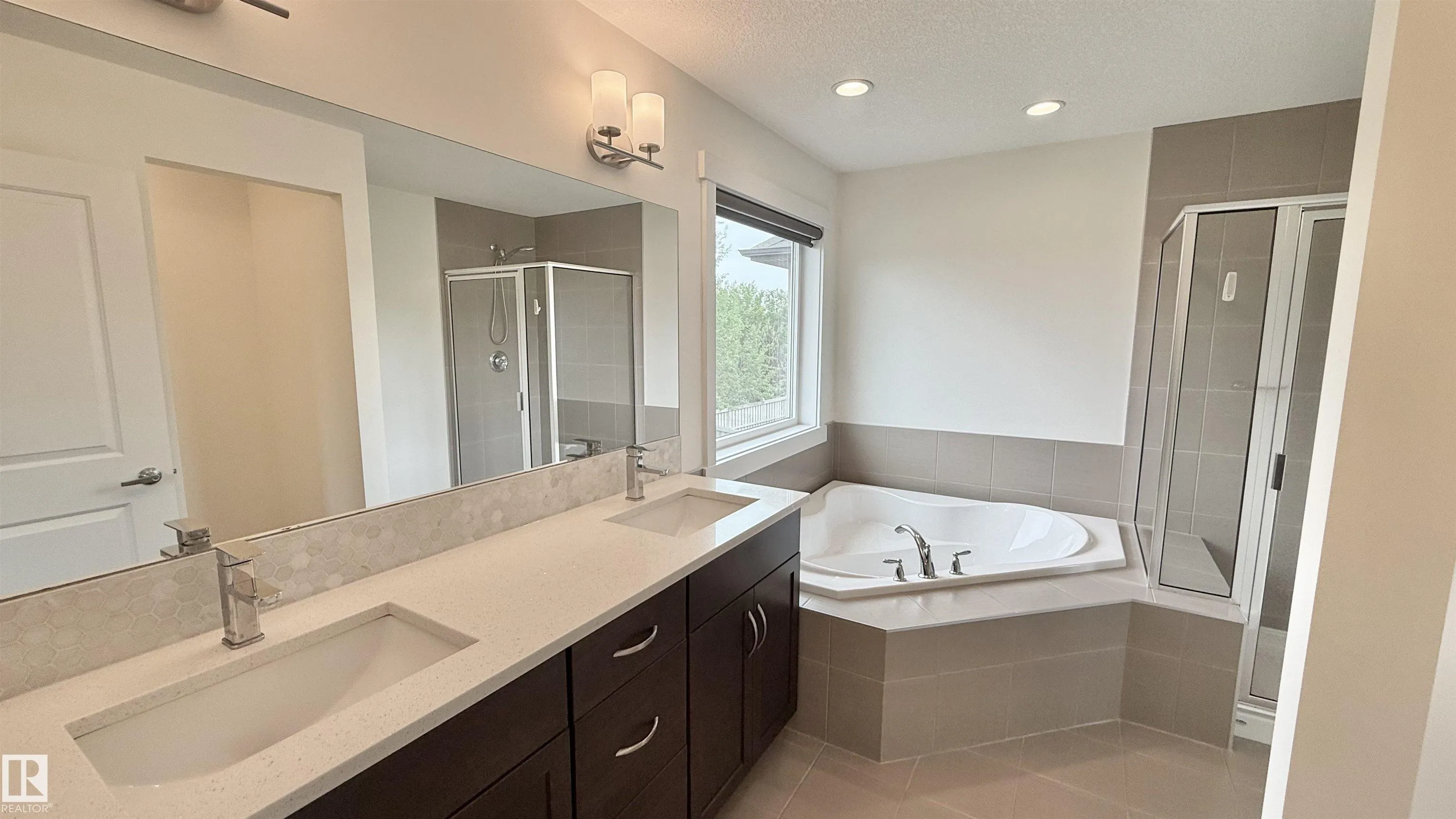 3962 CLAXTON Loop