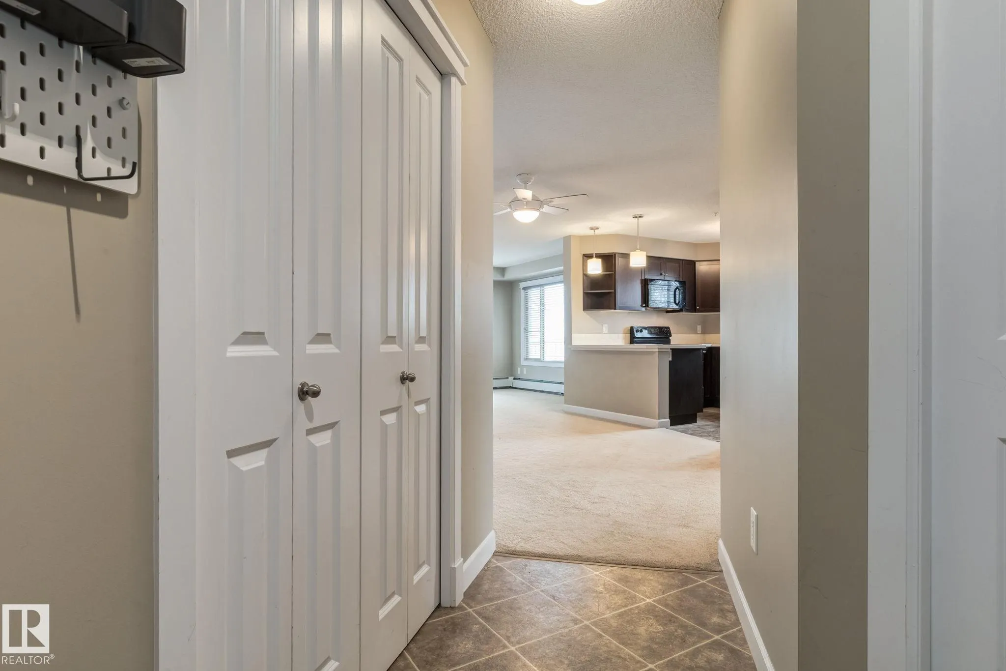 3715 WHITELAW Lane