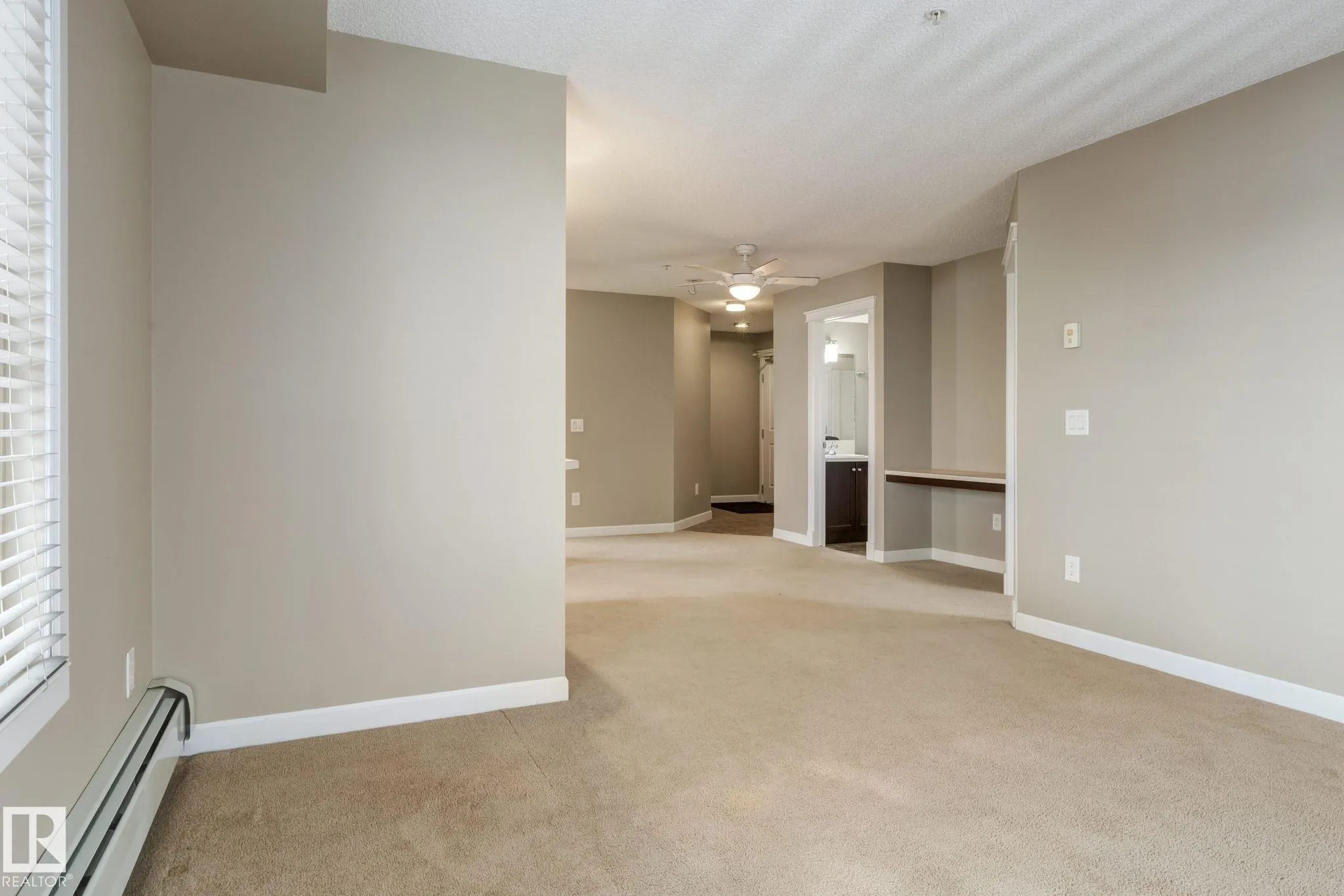 3715 WHITELAW Lane