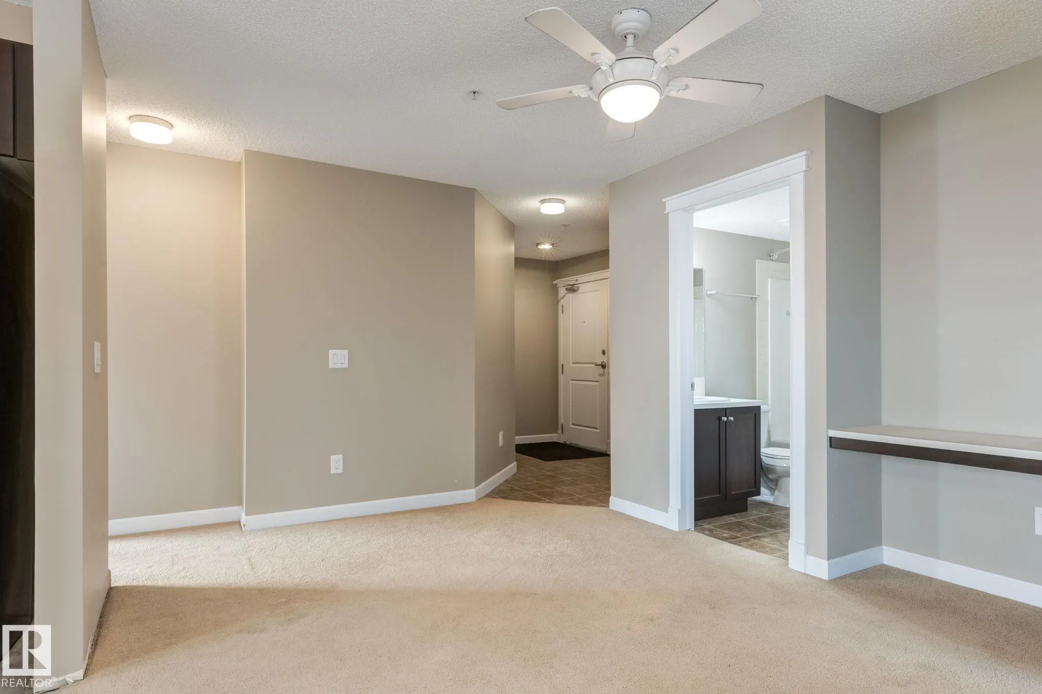 3715 WHITELAW Lane