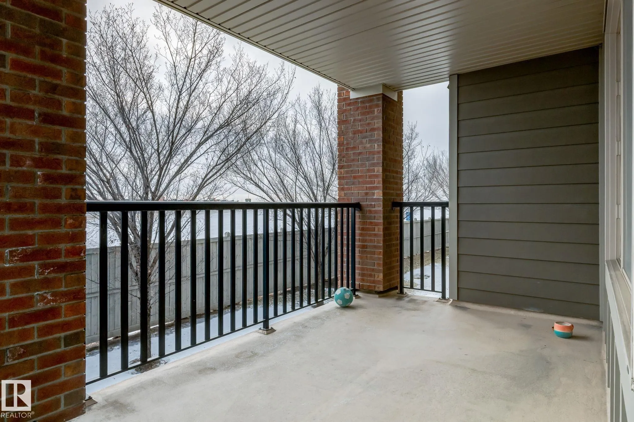 3715 WHITELAW Lane
