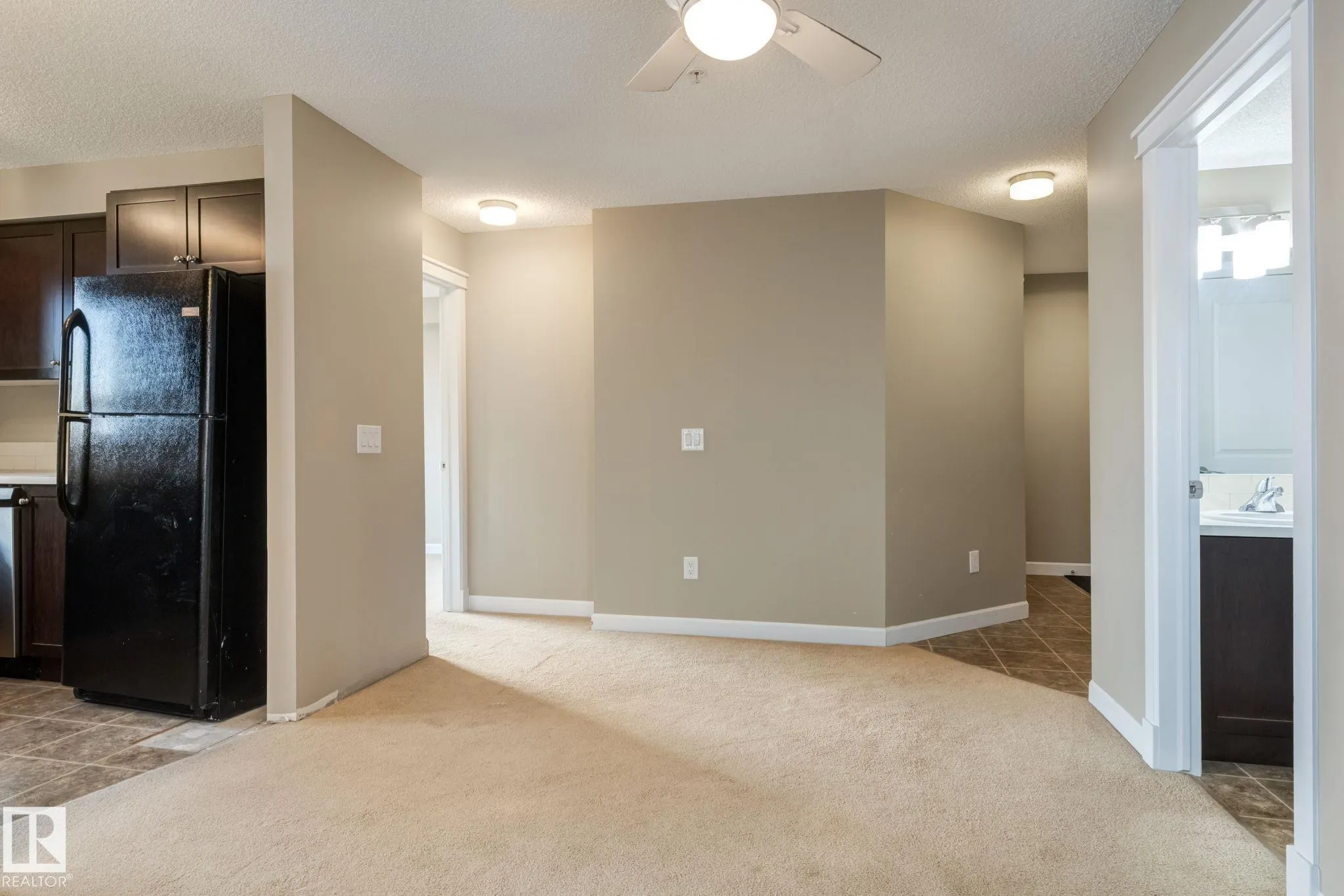 3715 WHITELAW Lane