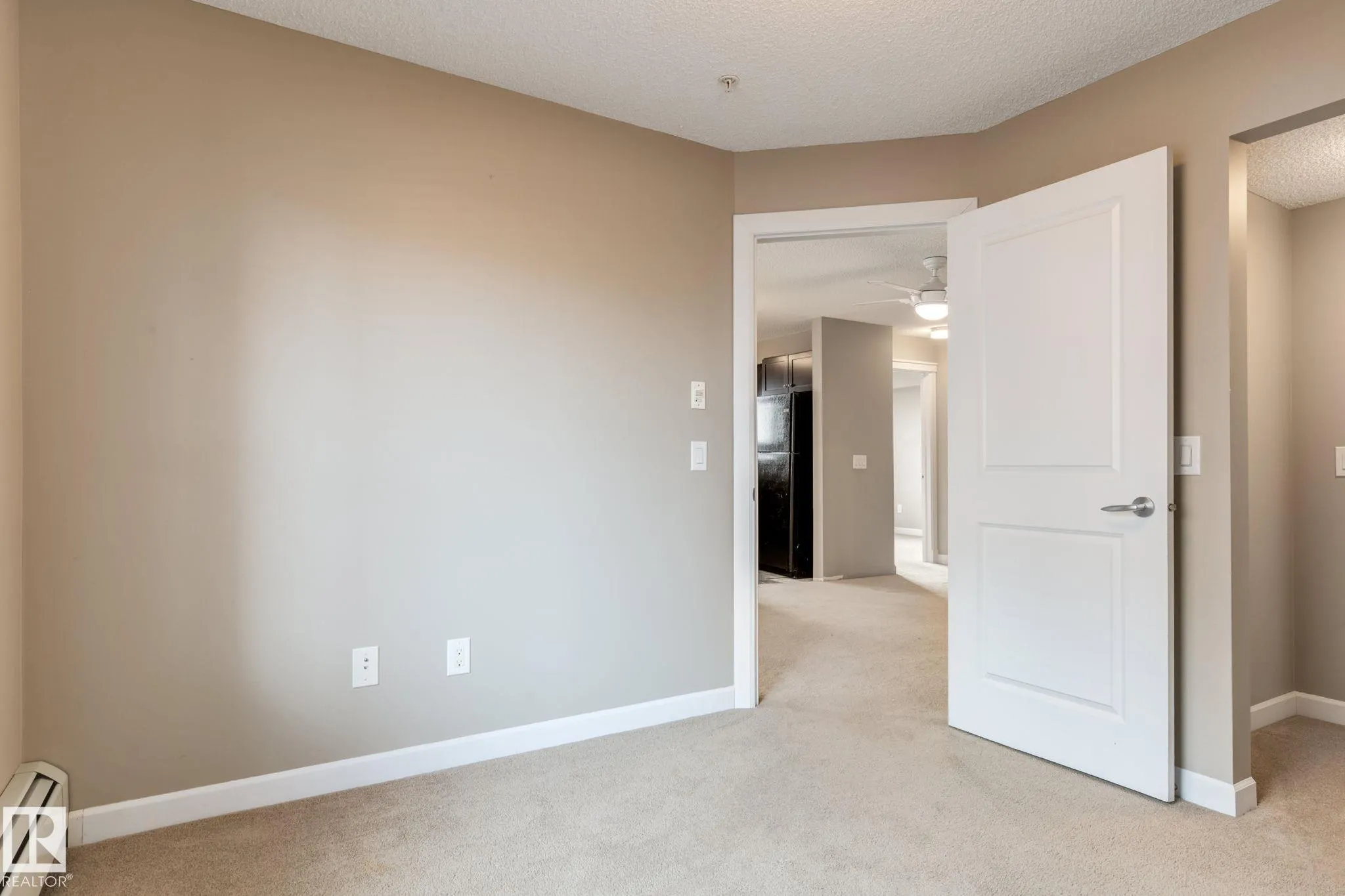 3715 WHITELAW Lane